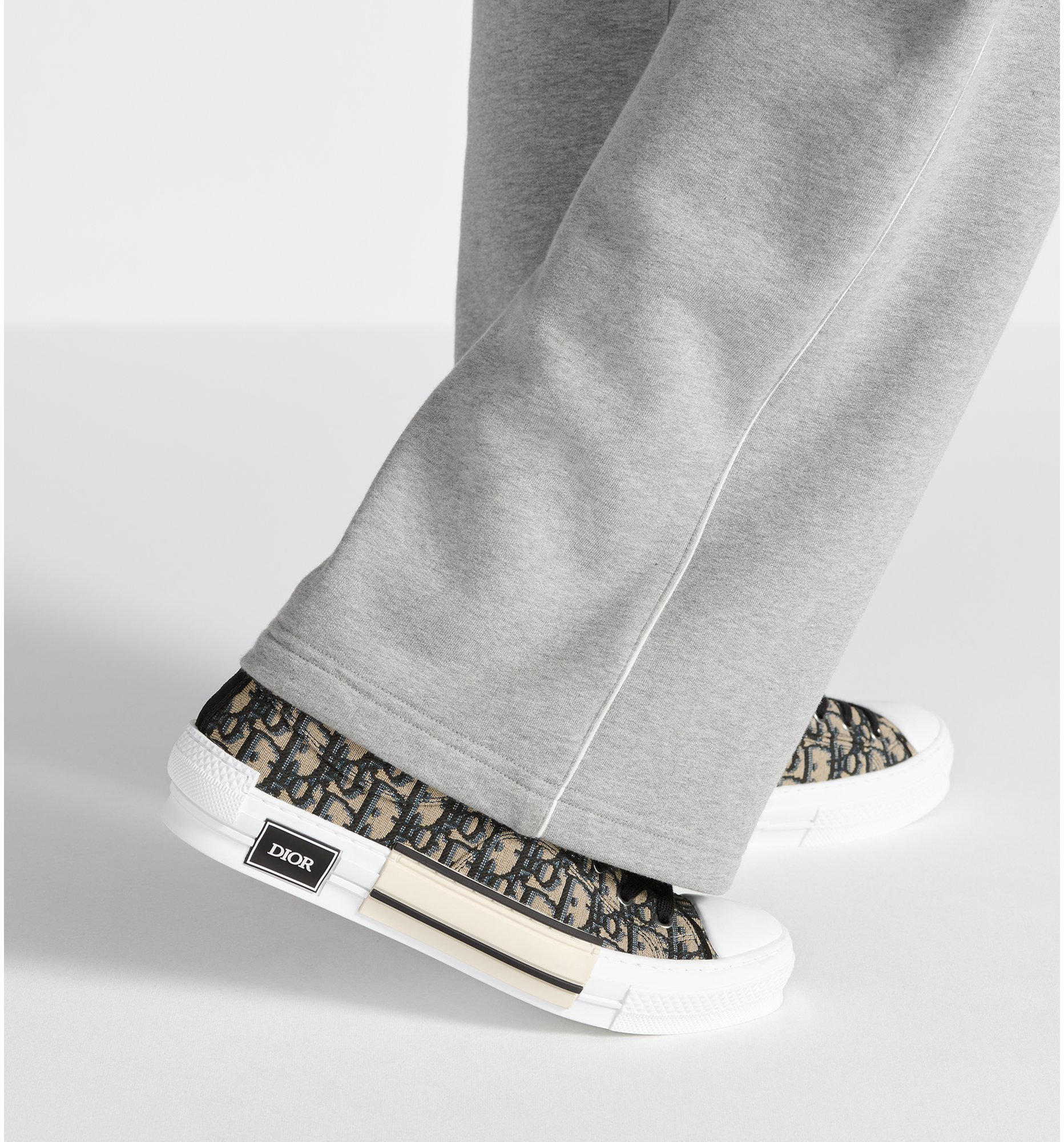 aria_look B23 League Low-Top Sneaker