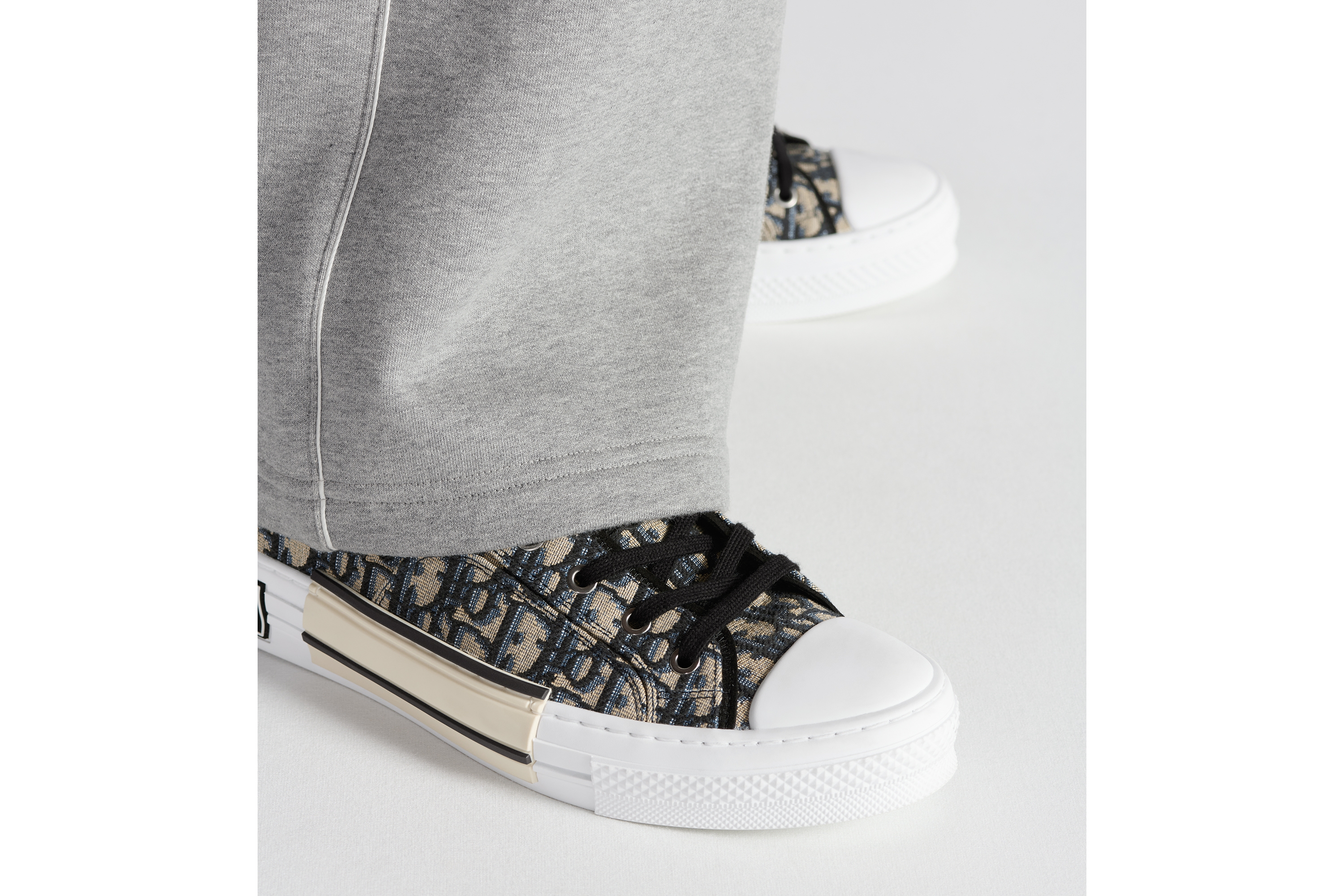 Look B23 League Low-Top Sneaker Beige and Black Dior Oblique Jacquard E25