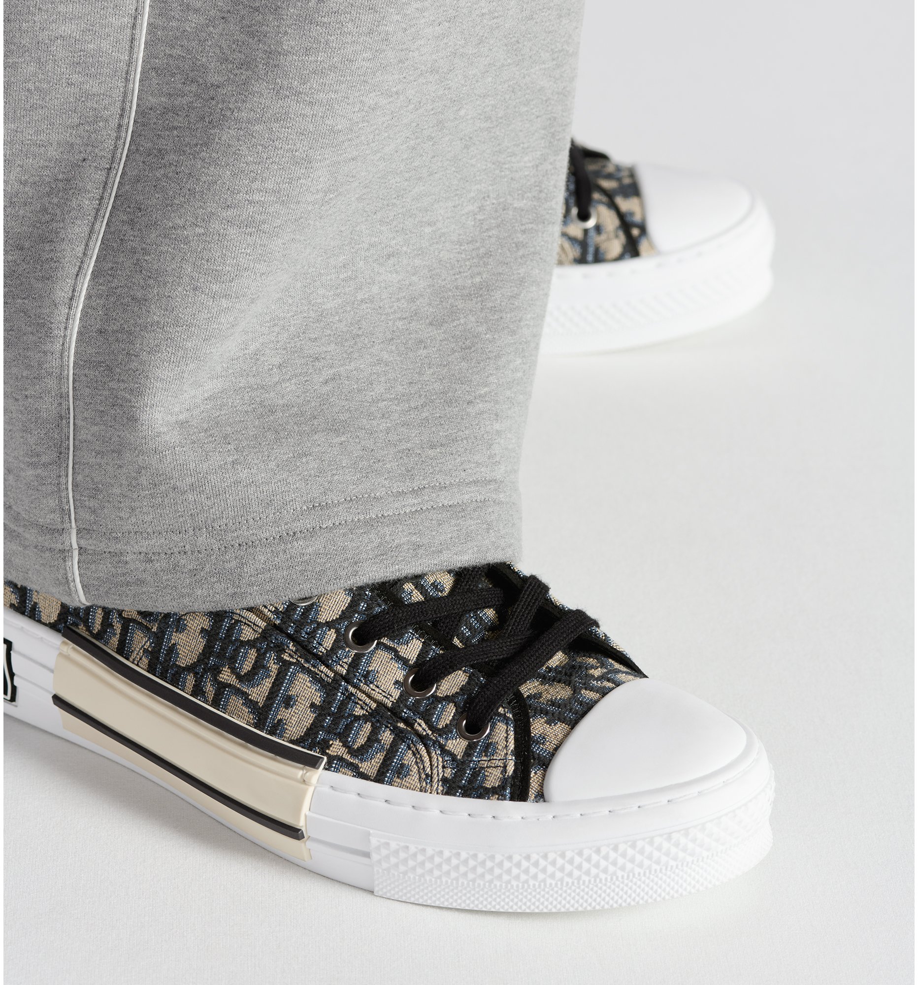 aria_look B23 League Low-Top Sneaker