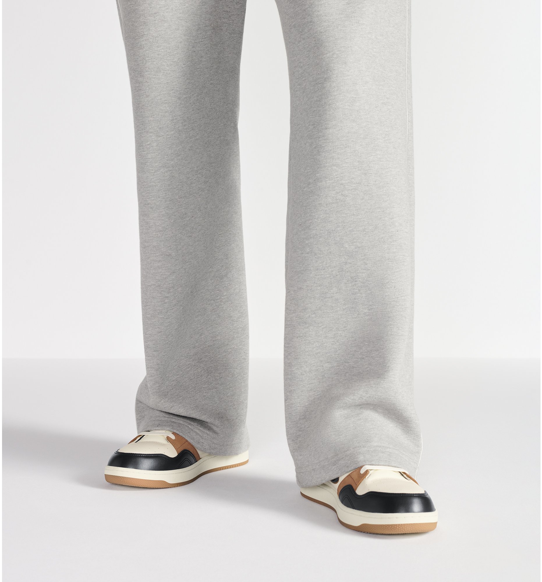 aria_look B57 Dribble Low-Top Sneaker