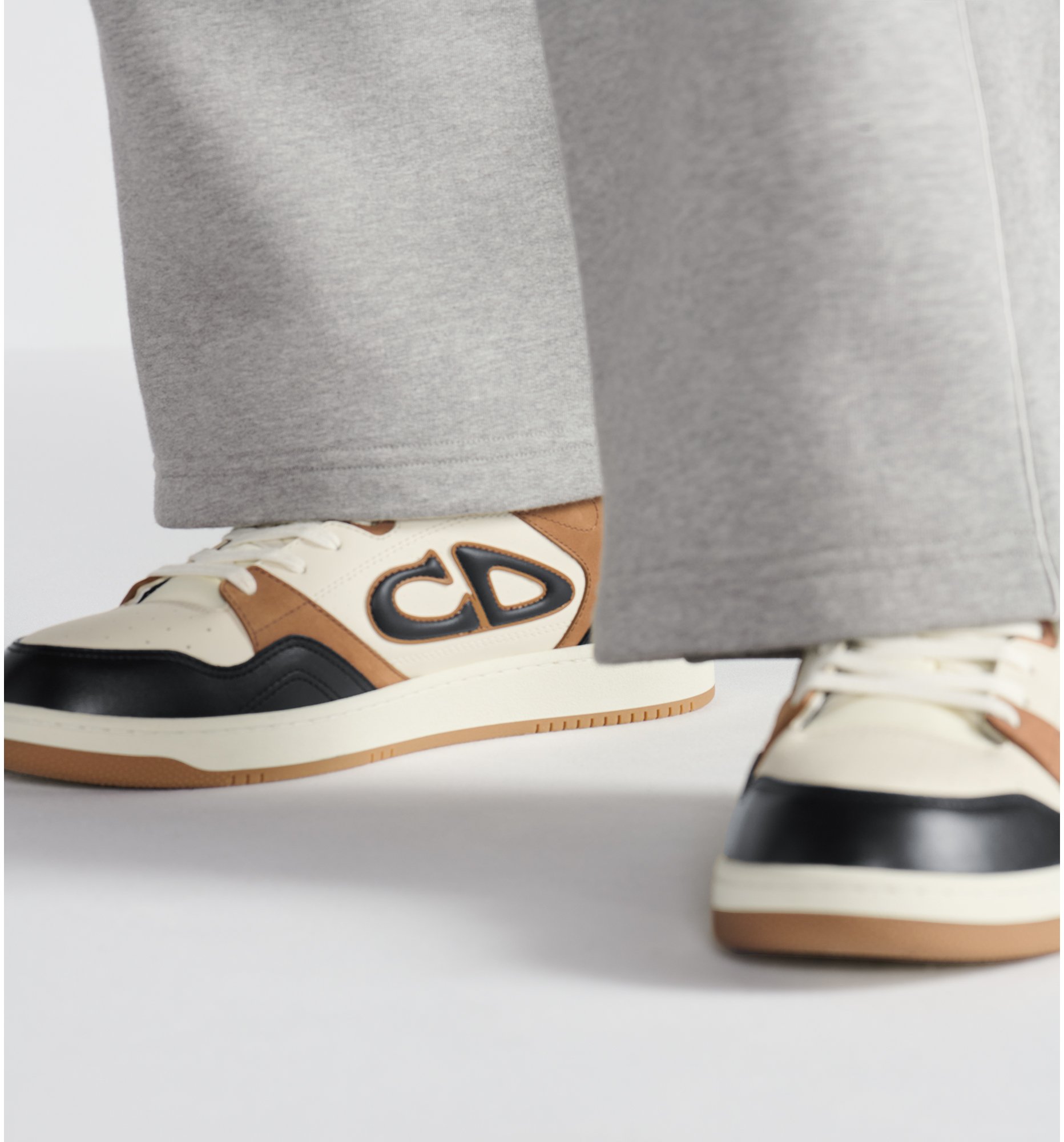 aria_look B57 Dribble Low-Top Sneaker