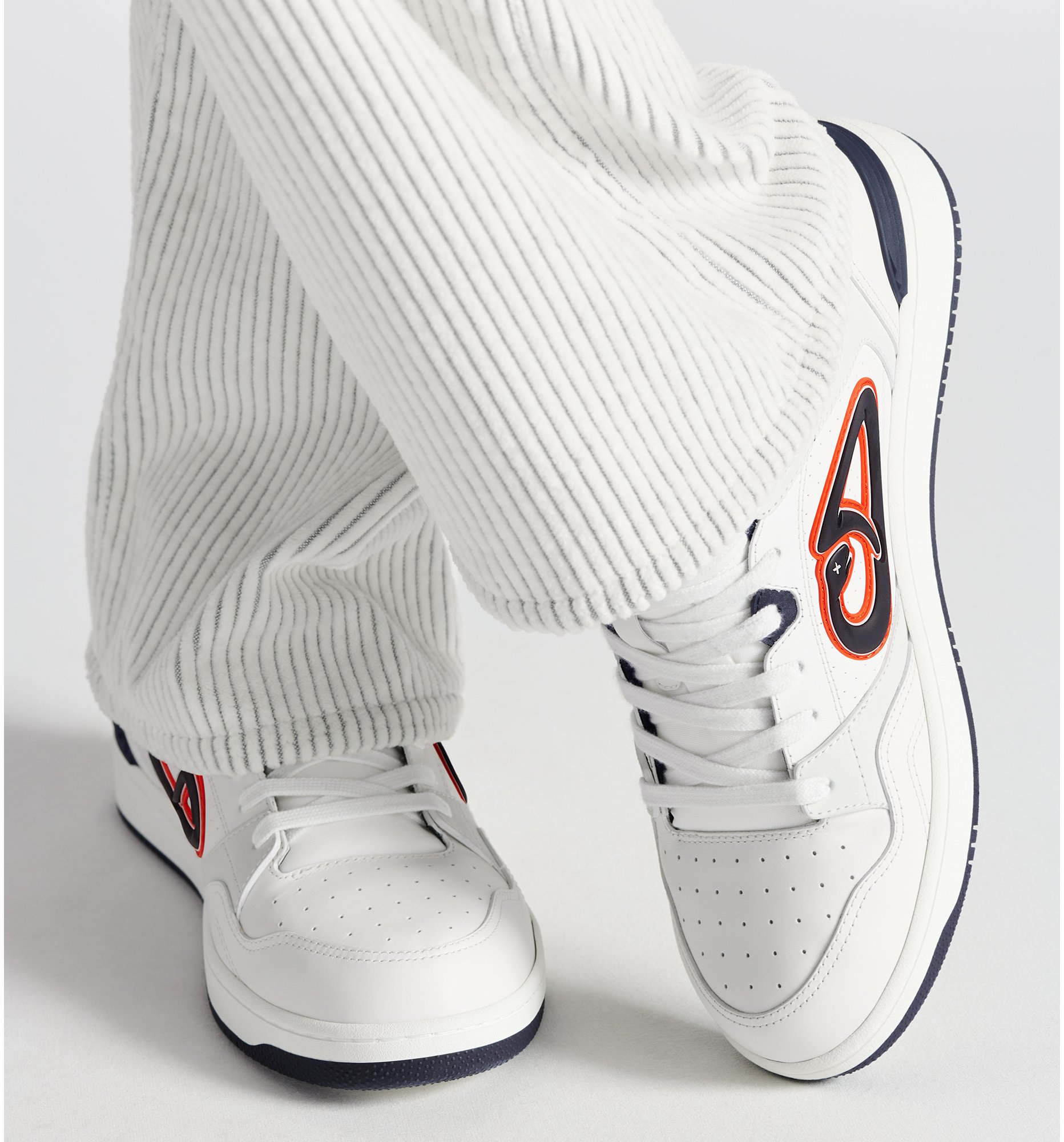 aria_look Sneaker B57 Dribble basse DIOR AND KAWS – ÉDITION LIMITÉE ET NUMÉROTÉE
