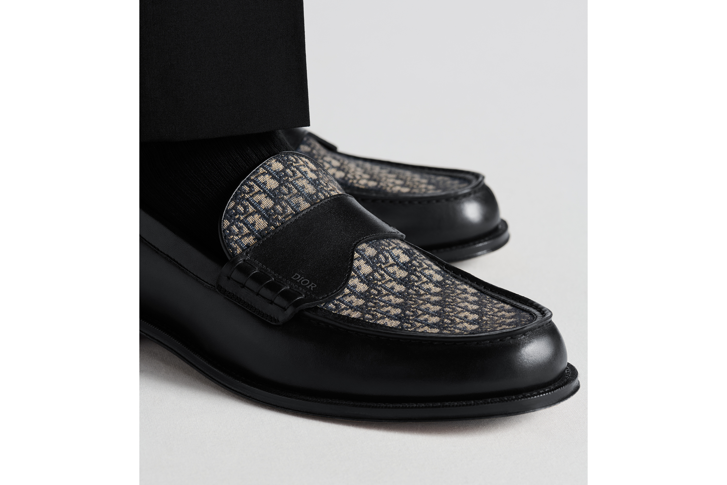 Look Dior Granville Loafer Black Smooth Calfskin with Beige and Black Dior Oblique Jacquard E25