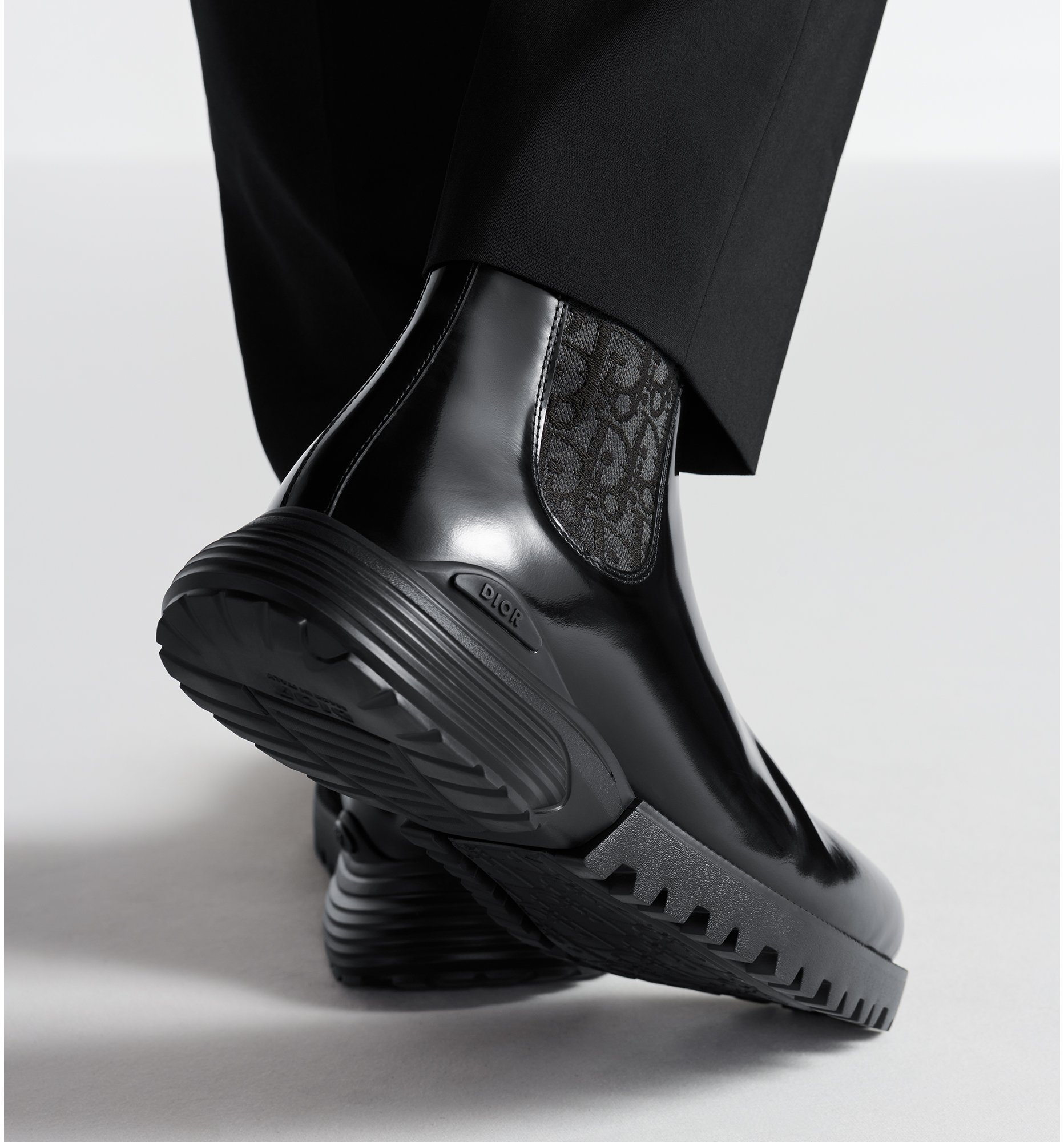 aria_look Dior Combat 切爾西短靴