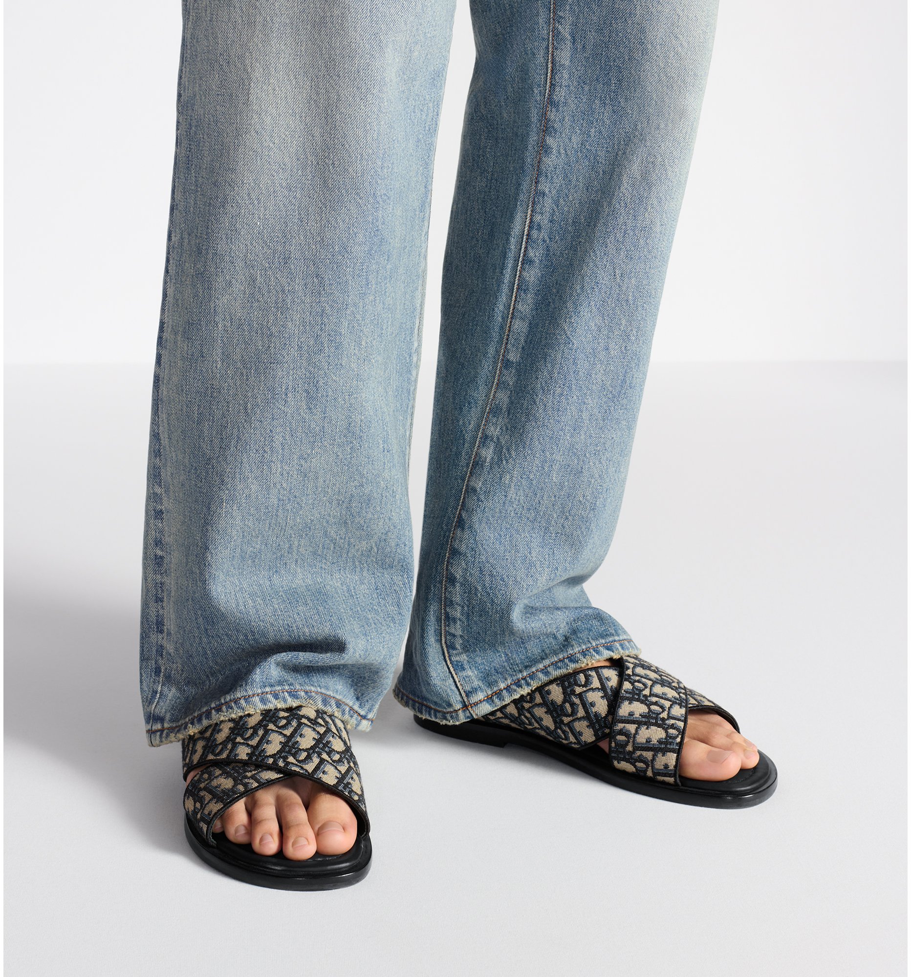 aria_look Dior Alias Sandal