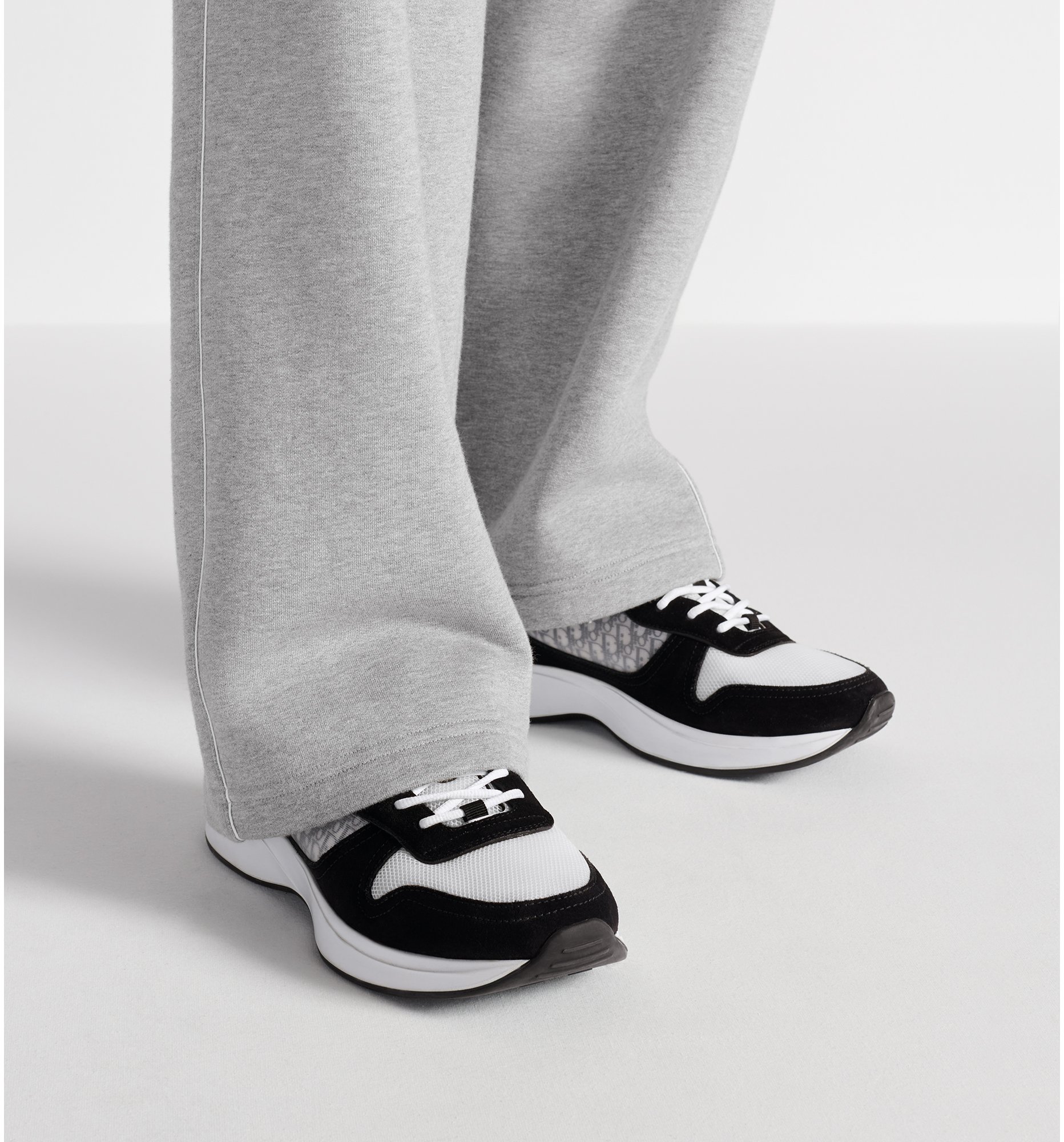aria_look B25 Runner Sneaker