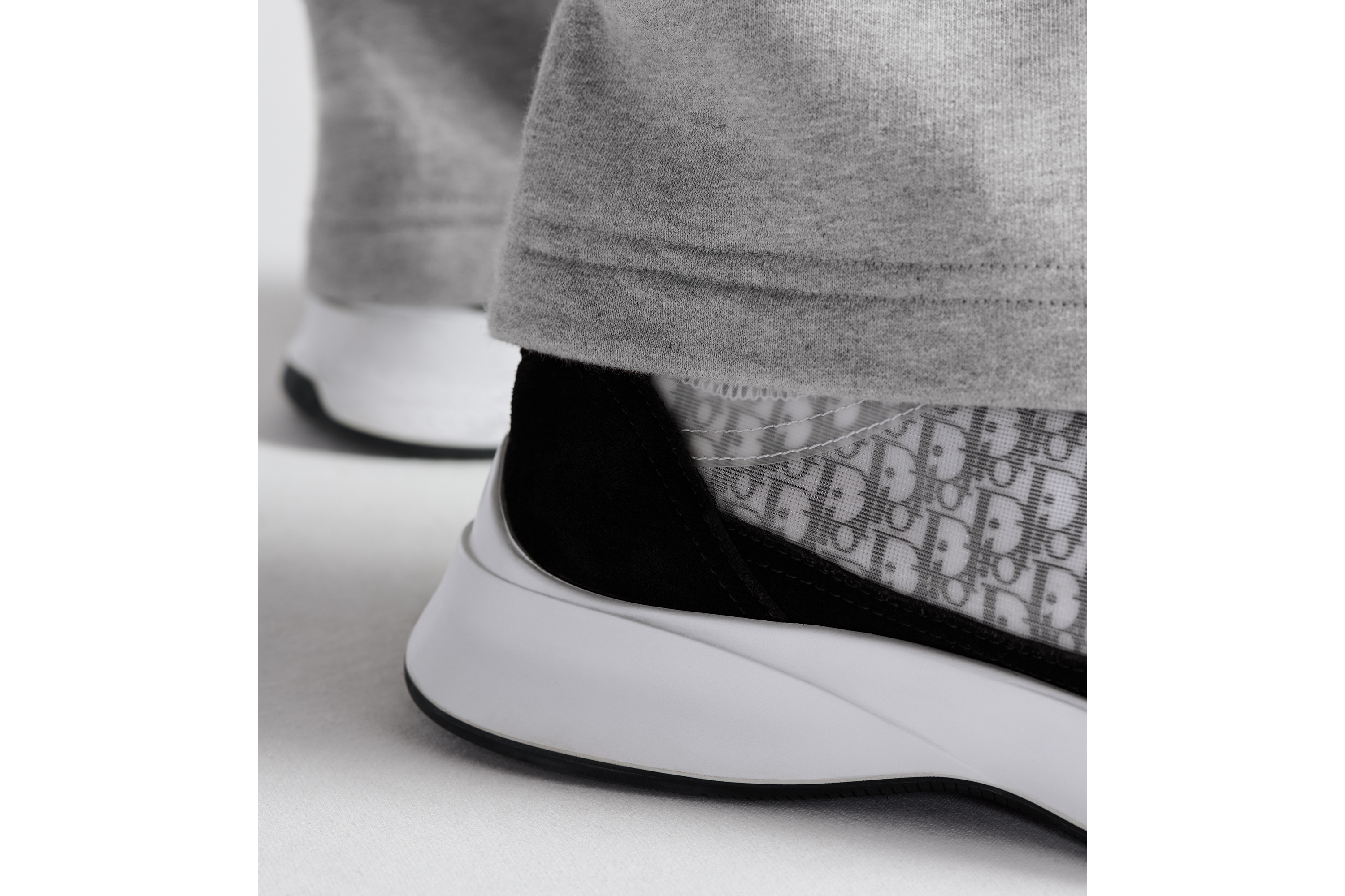 B25 Runner Sneaker