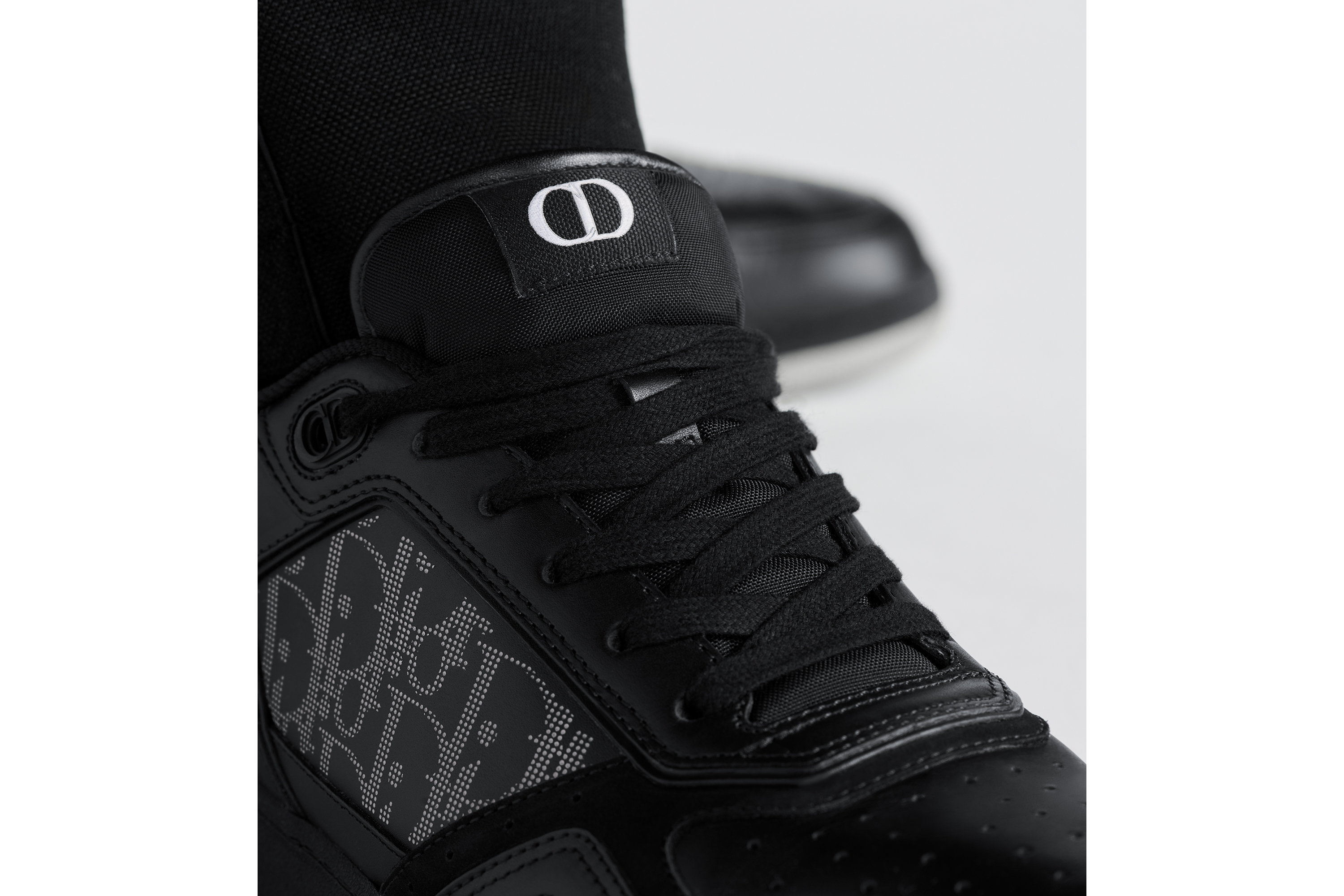 Look B27 Uptown Low-Top Sneaker Black Smooth Calfskin, Black Suede and Black Dior Oblique Galaxy Leather E25