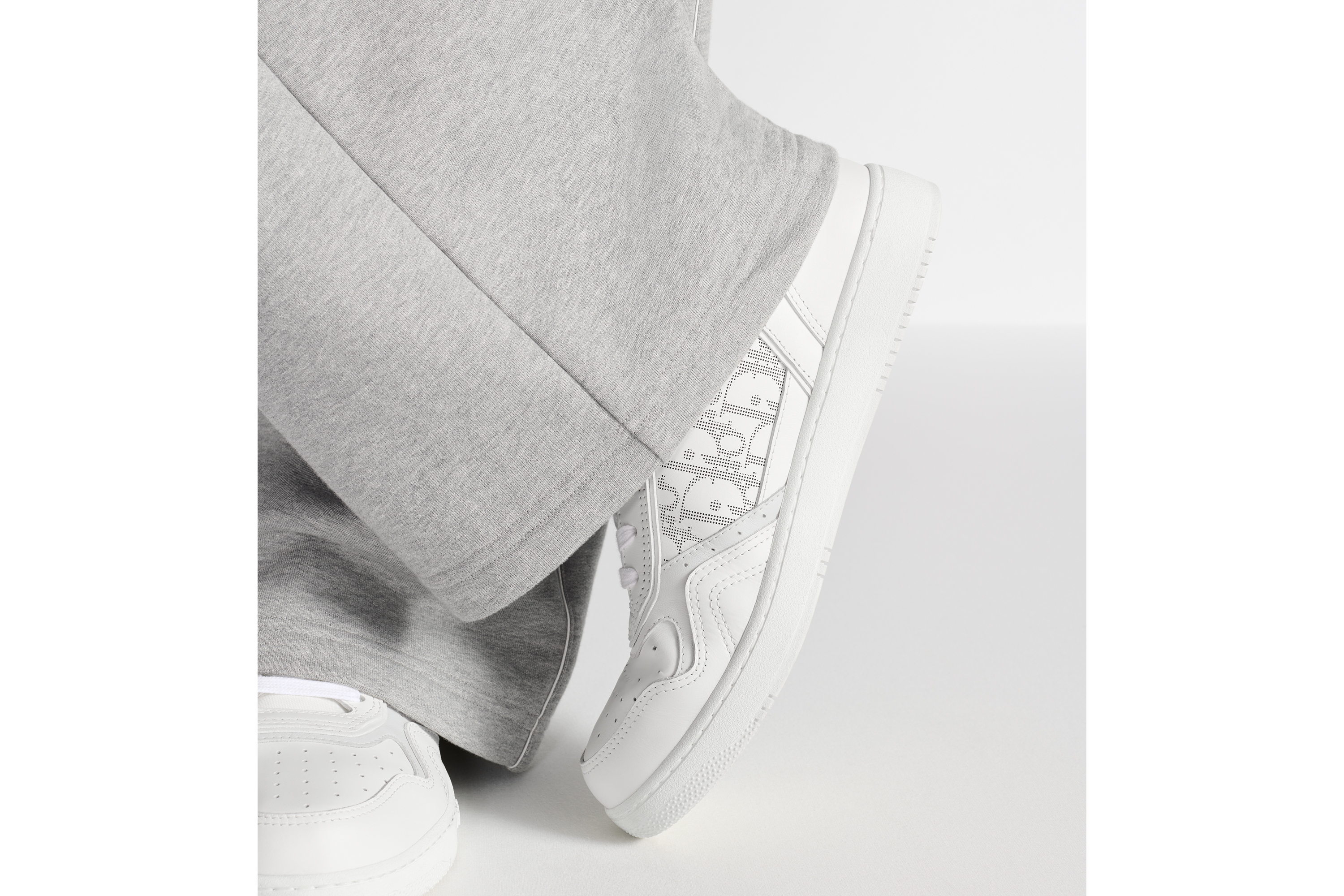 Look B27 Uptown Low-Top Sneaker White Smooth Calfskin and White Dior Oblique Galaxy Leather E24