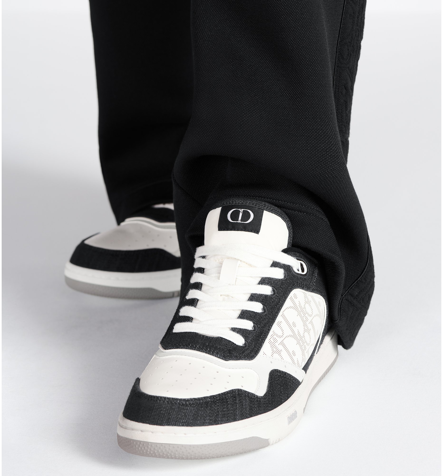 aria_look B27 Uptown Low-Top Sneaker