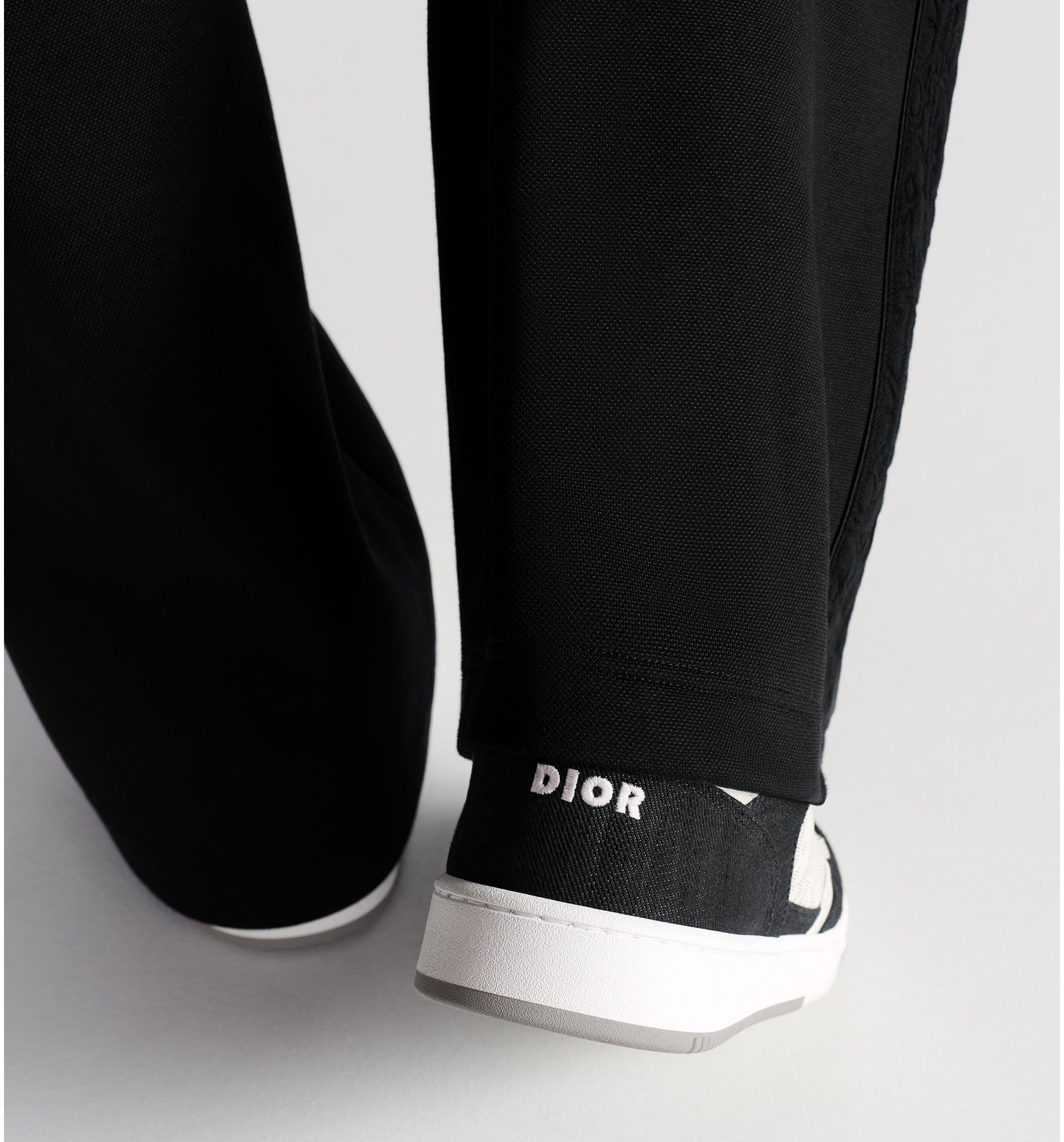 aria_look B27 Uptown Low-Top Sneaker
