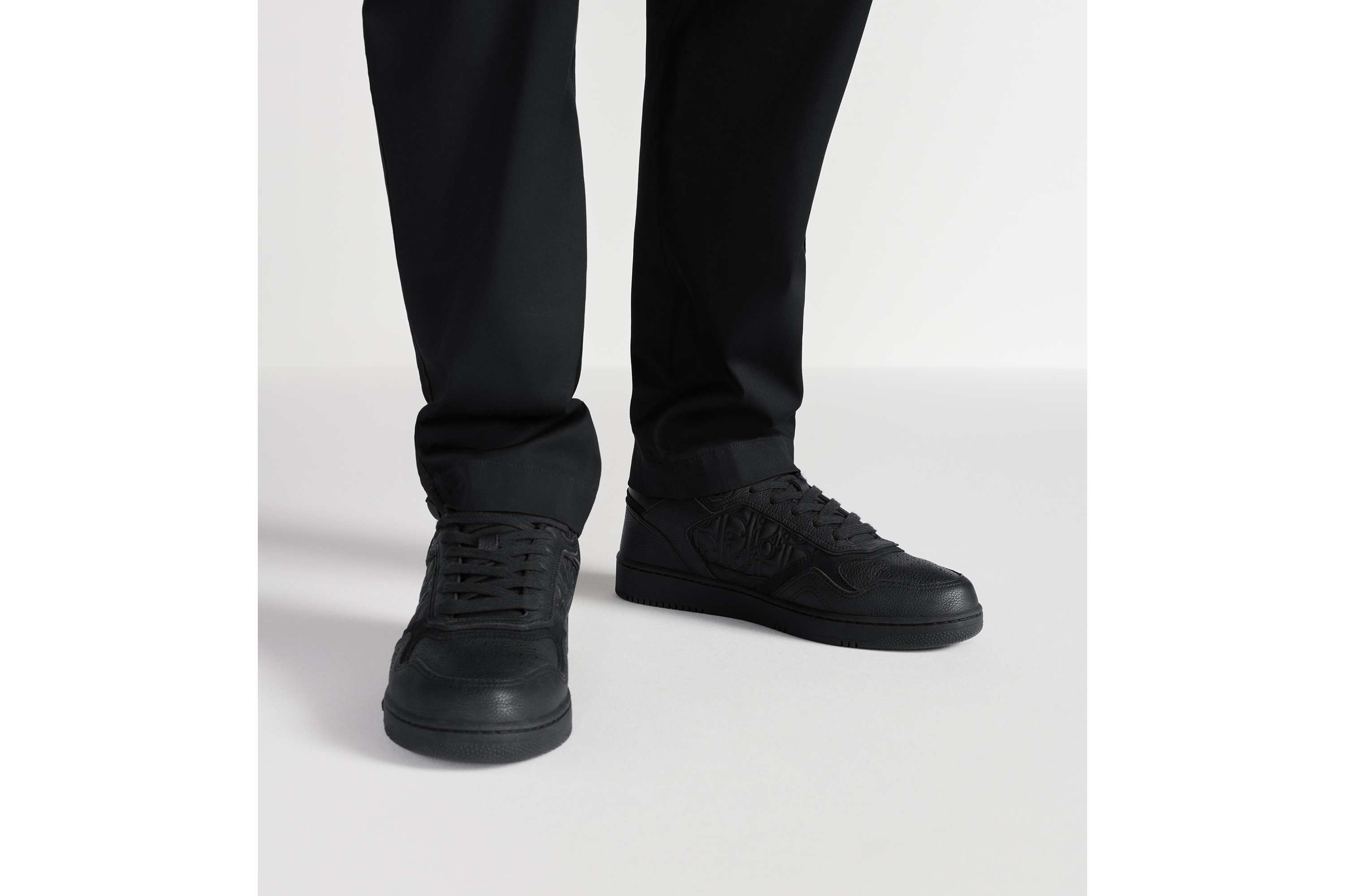 look_image_alt_prefix B27 Uptown 로우탑 스니커즈 블랙 그레인 송아지 가죽 & 블랙 Dior Gravity 가죽 E23