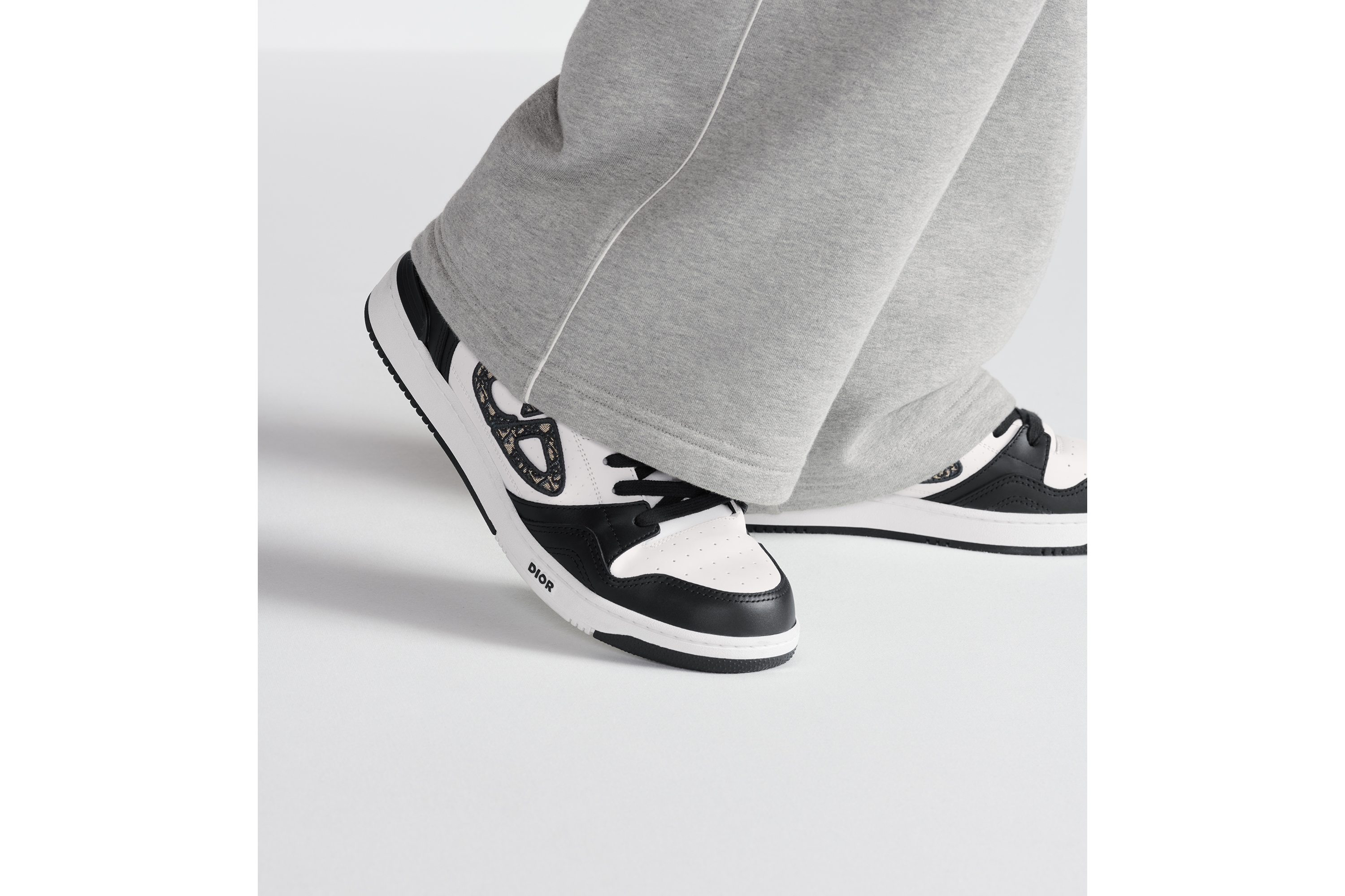 B57 Dribble Low-Top Sneaker