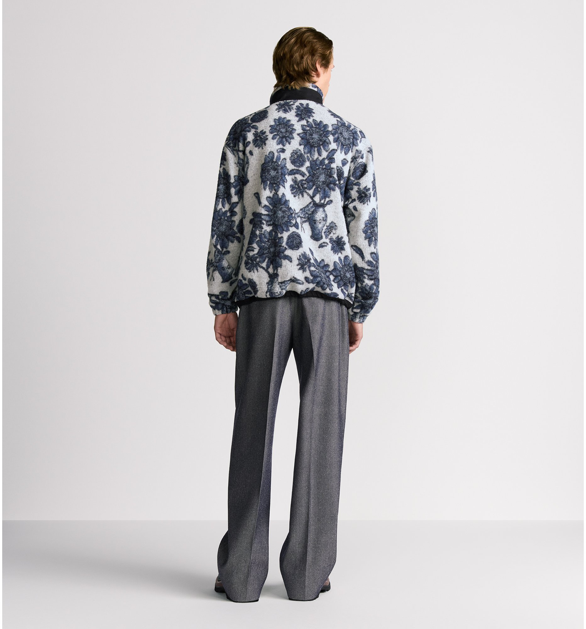 aria_look DIOR AND HYLTON NEL Sweatshirt Three quarter closed view