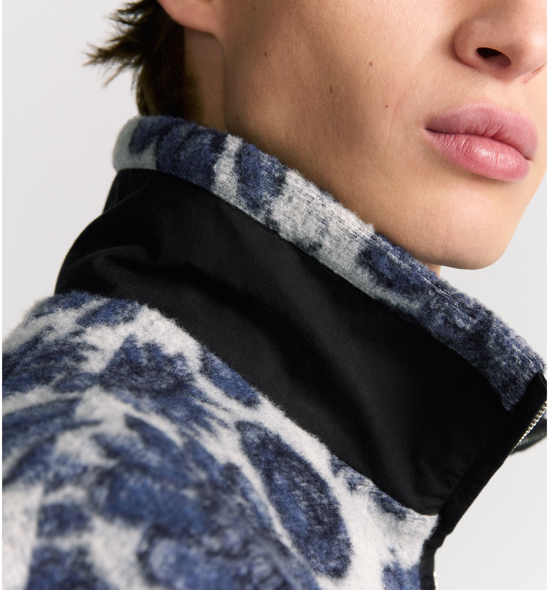 aria_look DIOR AND HYLTON NEL Sweatshirt Three quarter opened view