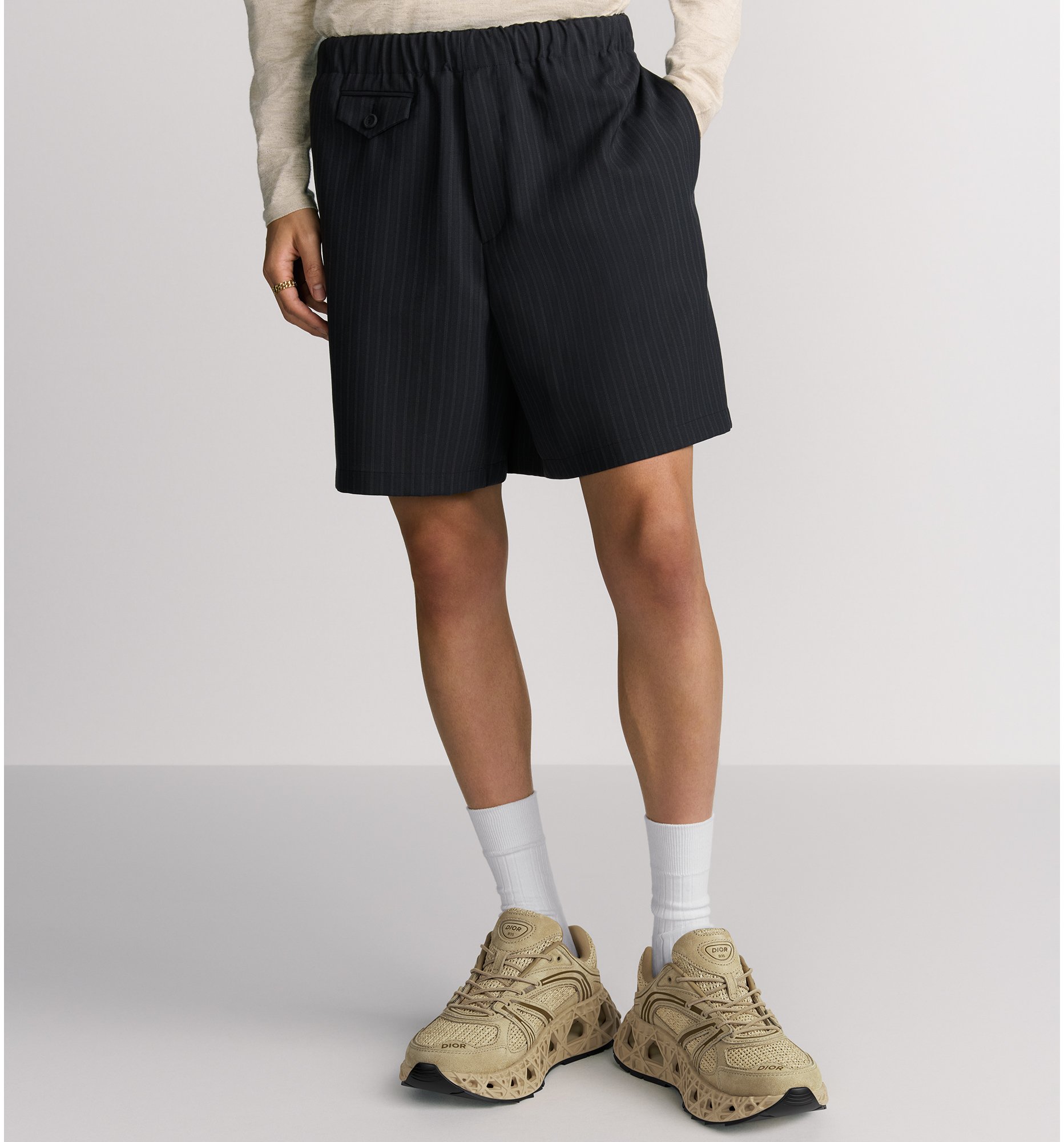 aria_look Bermuda Shorts with Elastic Waist Worn view