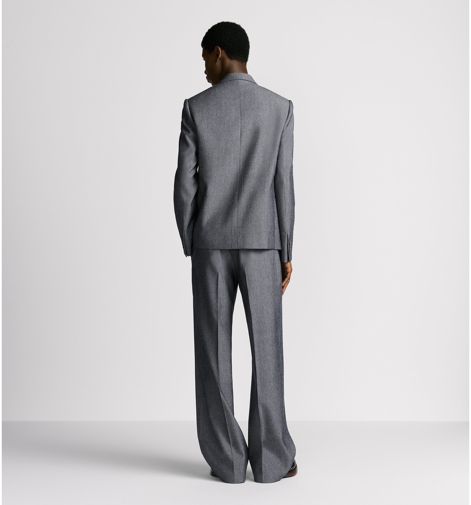 aria_look Jacket with Rounded Closure Three quarter closed view