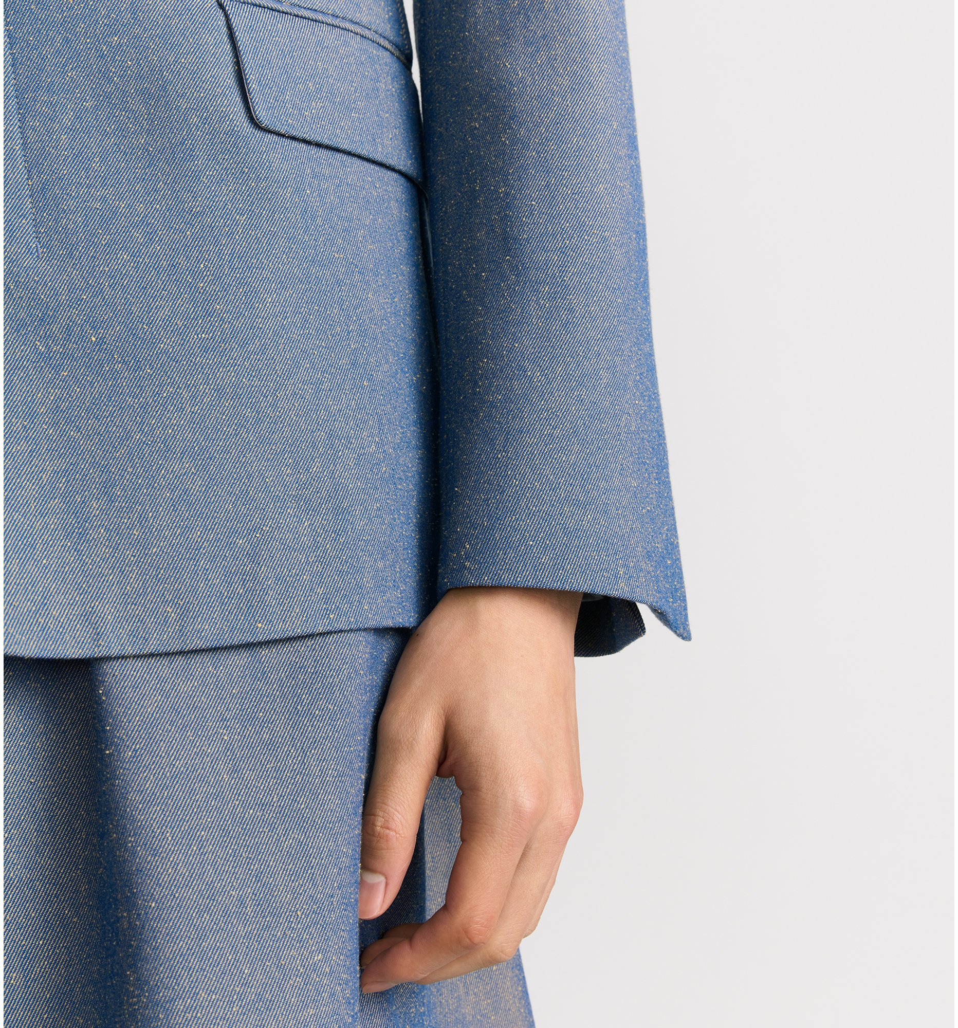aria_look Jacket with Buttoned Collar Detailed view