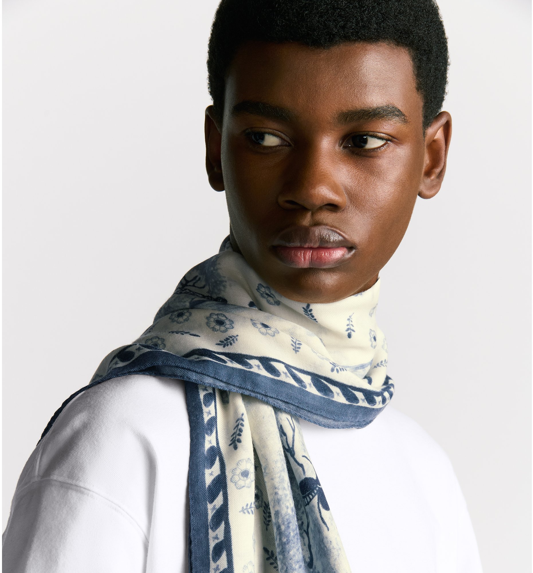 aria_look DIOR AND HYLTON NEL Stole