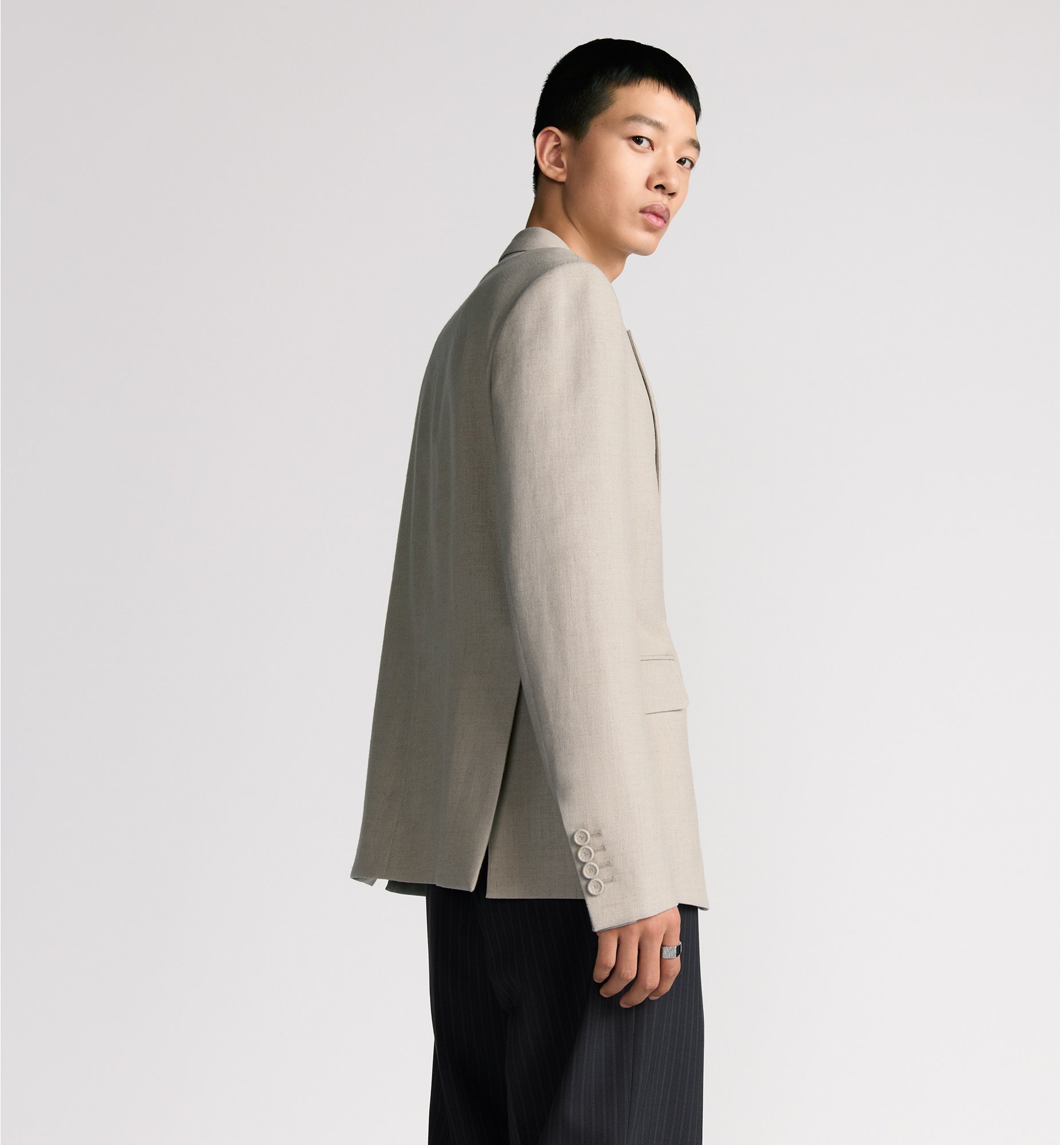aria_look Jacket with Rounded Closure Three quarter closed view