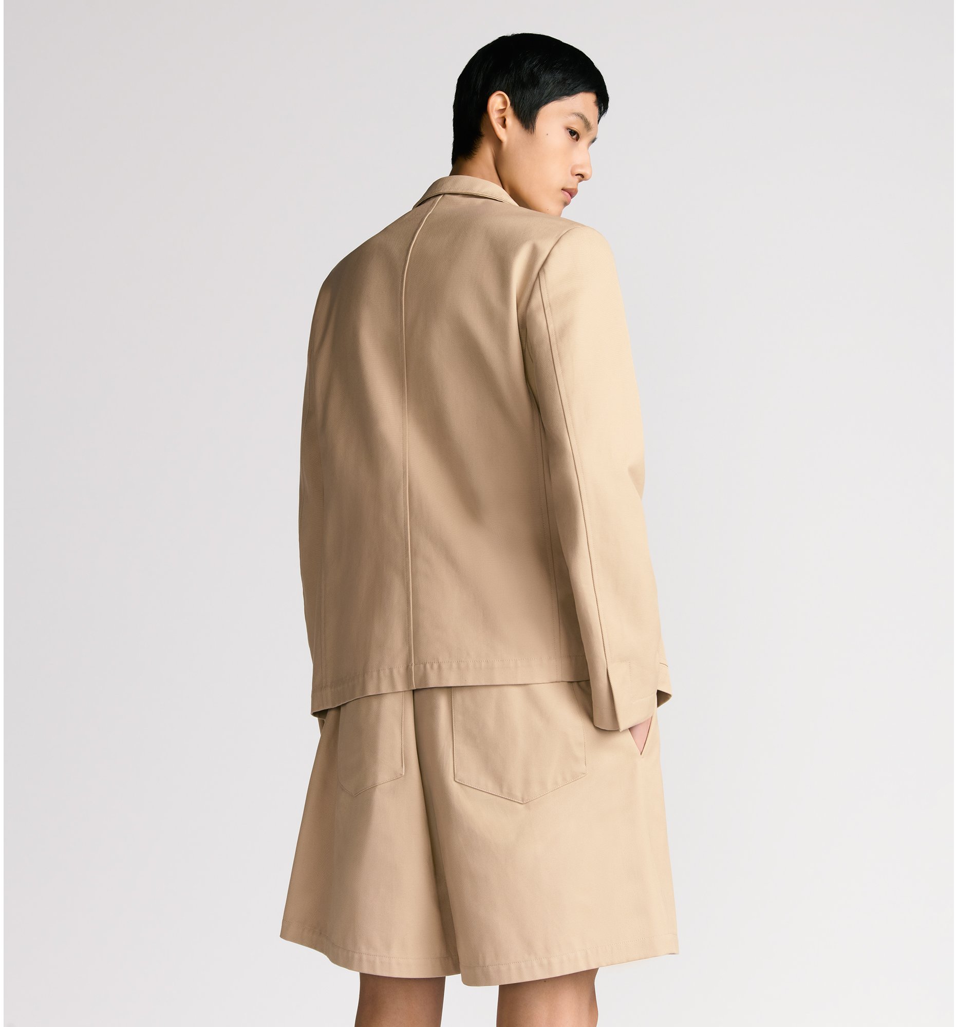 aria_look Chaqueta con cuello invertido aria_threeQuarterClosedView