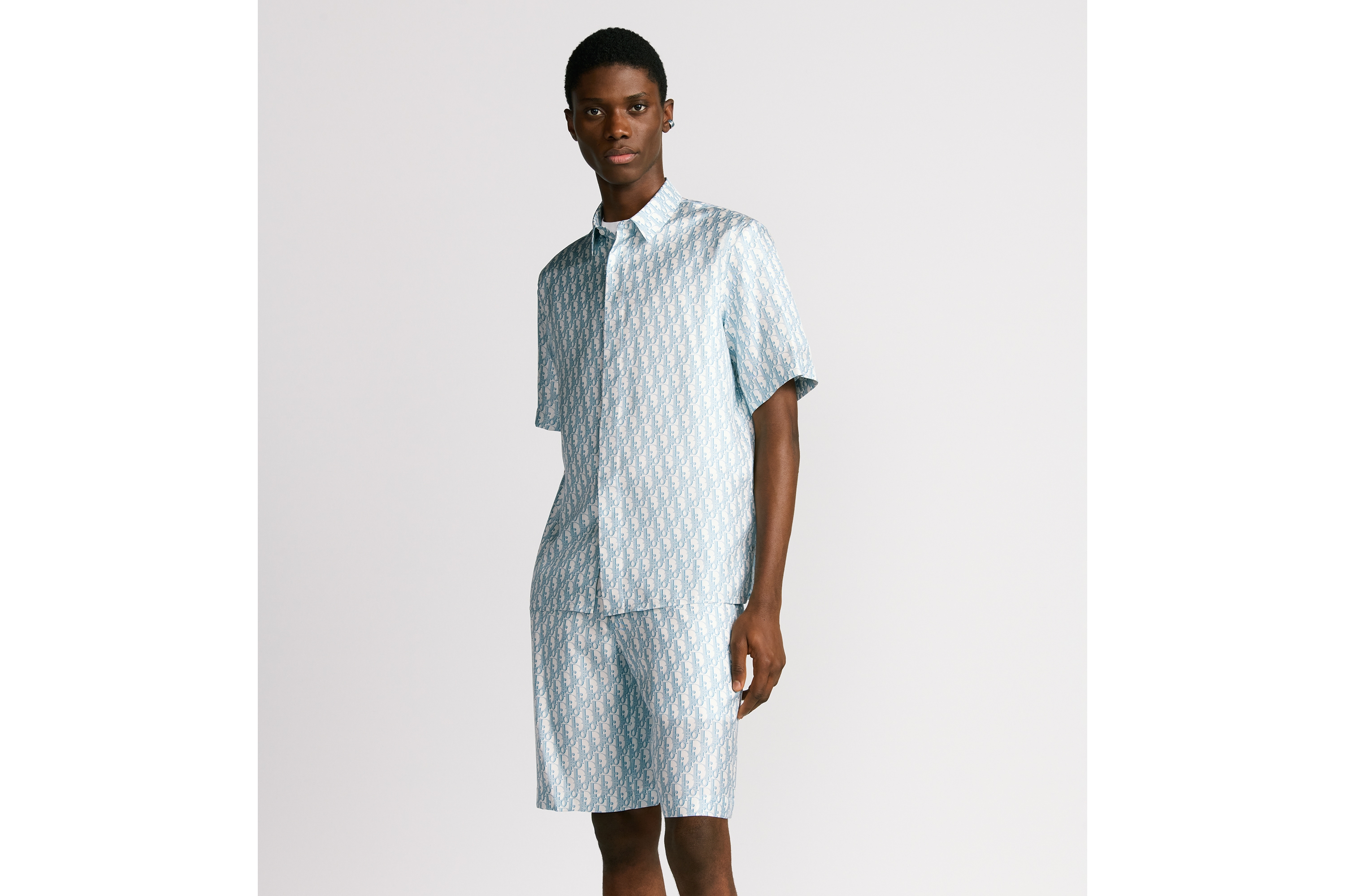Look Dior Oblique Short-Sleeved Shirt White and Sky Blue Silk Twill E07