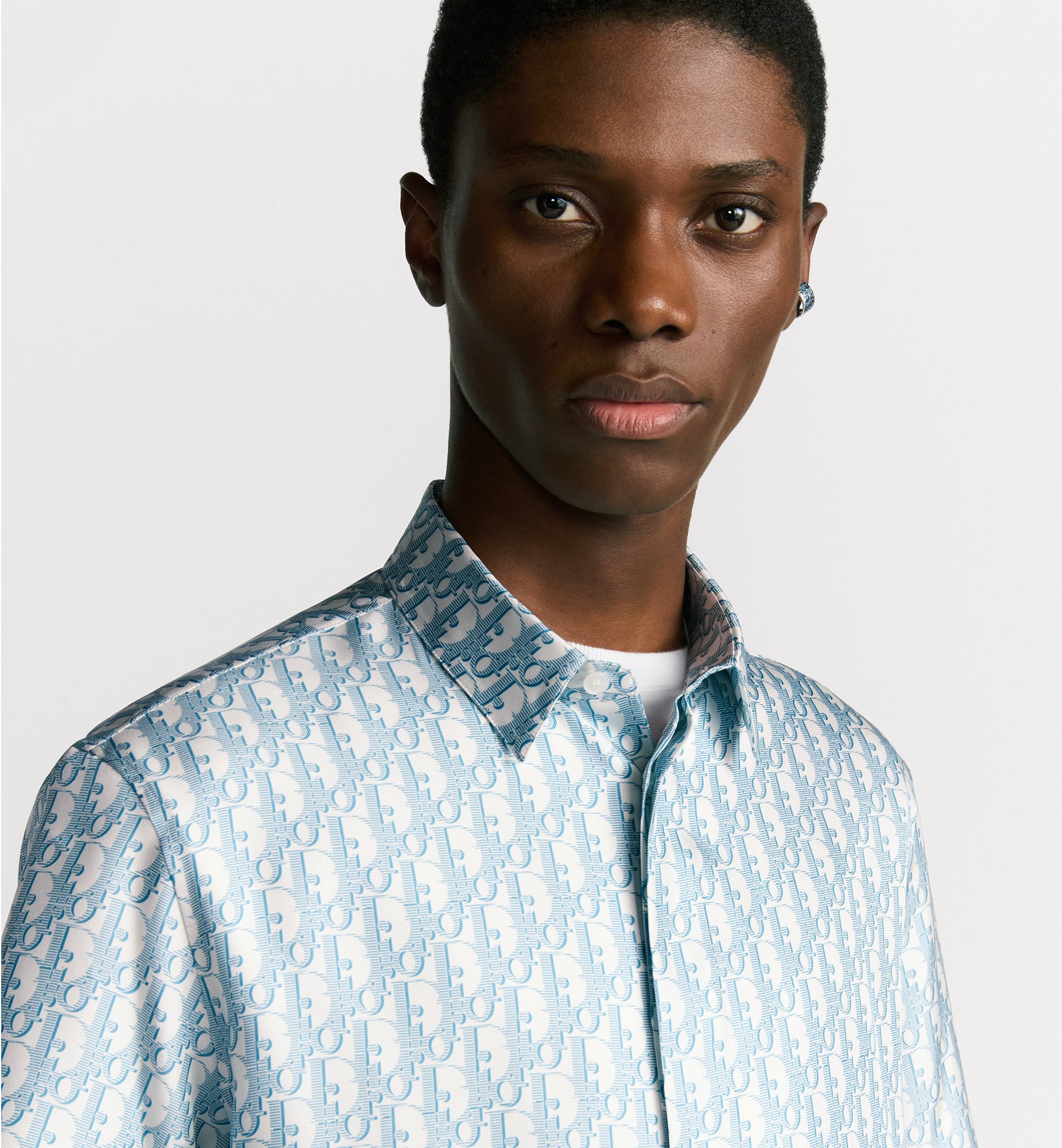 Dior Oblique Short-Sleeved Shirt White and Sky Blue Silk Dior Oblique Short-Sleeved Shirt White and Sky Blue Silk