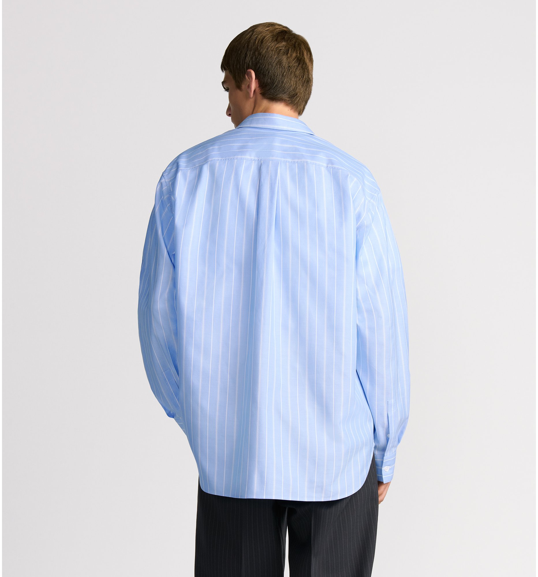 aria_look DIOR AND HYLTON NEL Oversized Shirt Detailed view