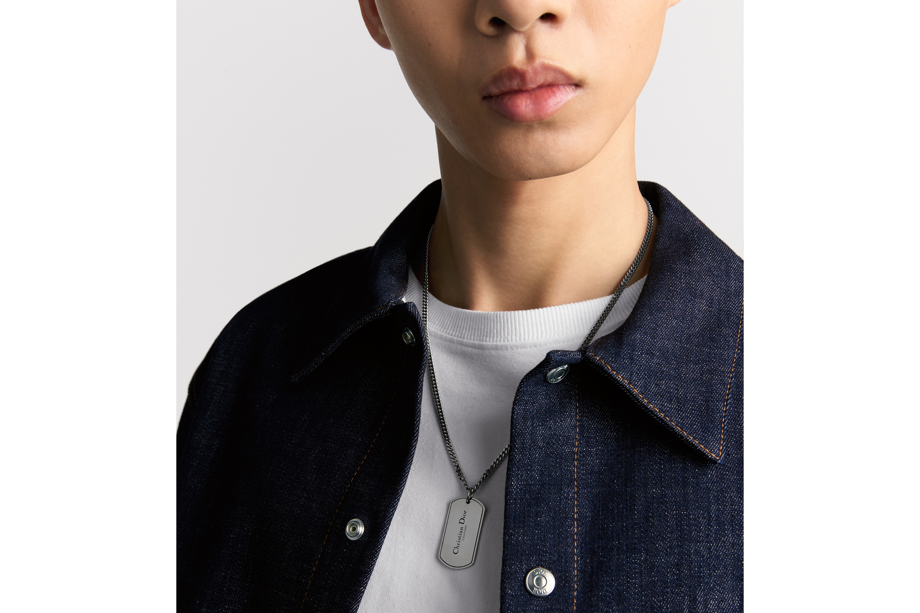 Look CD Couture Plate Pendant Necklace Silver-Finish Brass E39