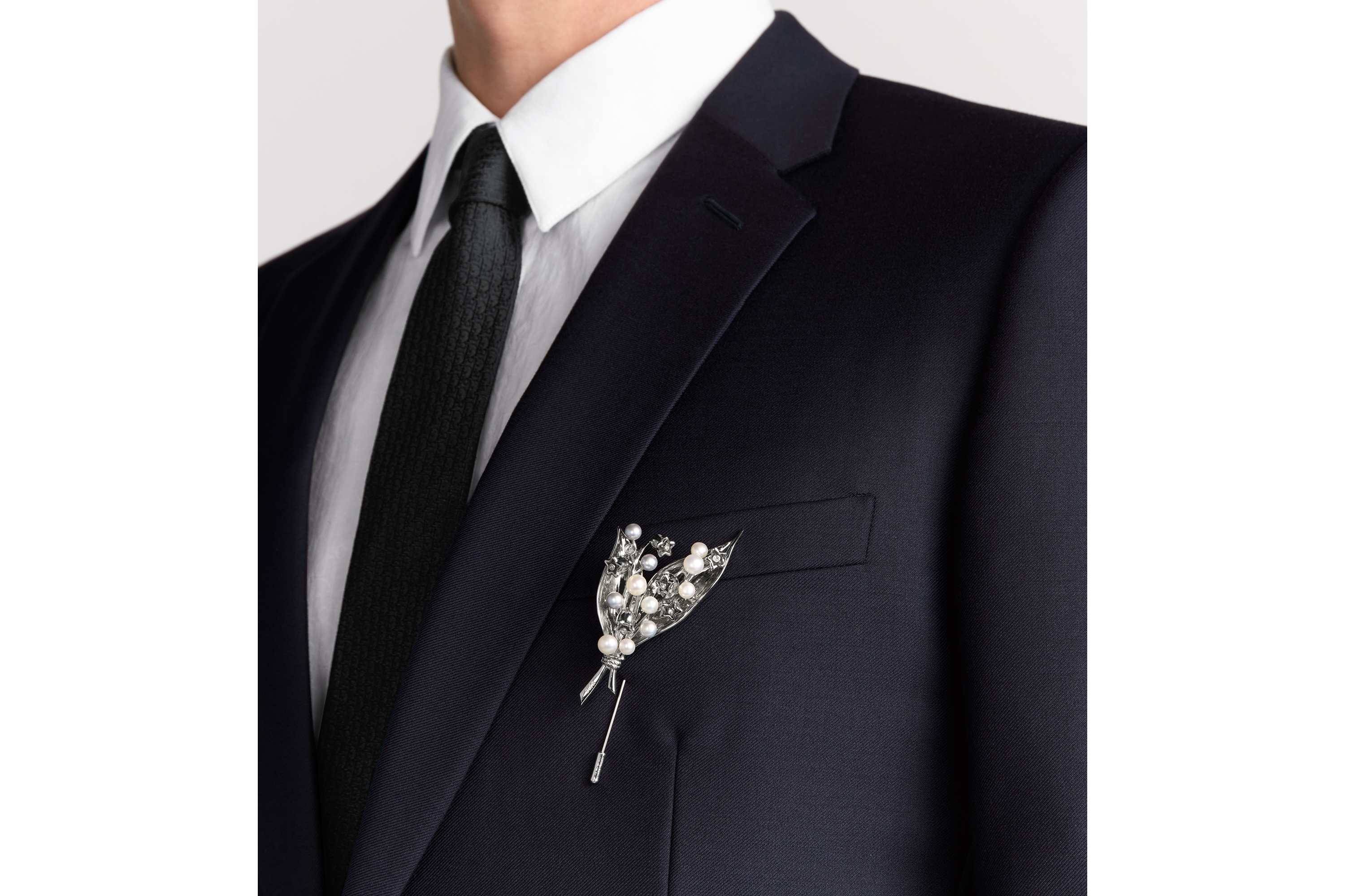 Look Lily of the Valley Brooch Silver-Finish Brass with Gray and White Freshwater Pearls E39