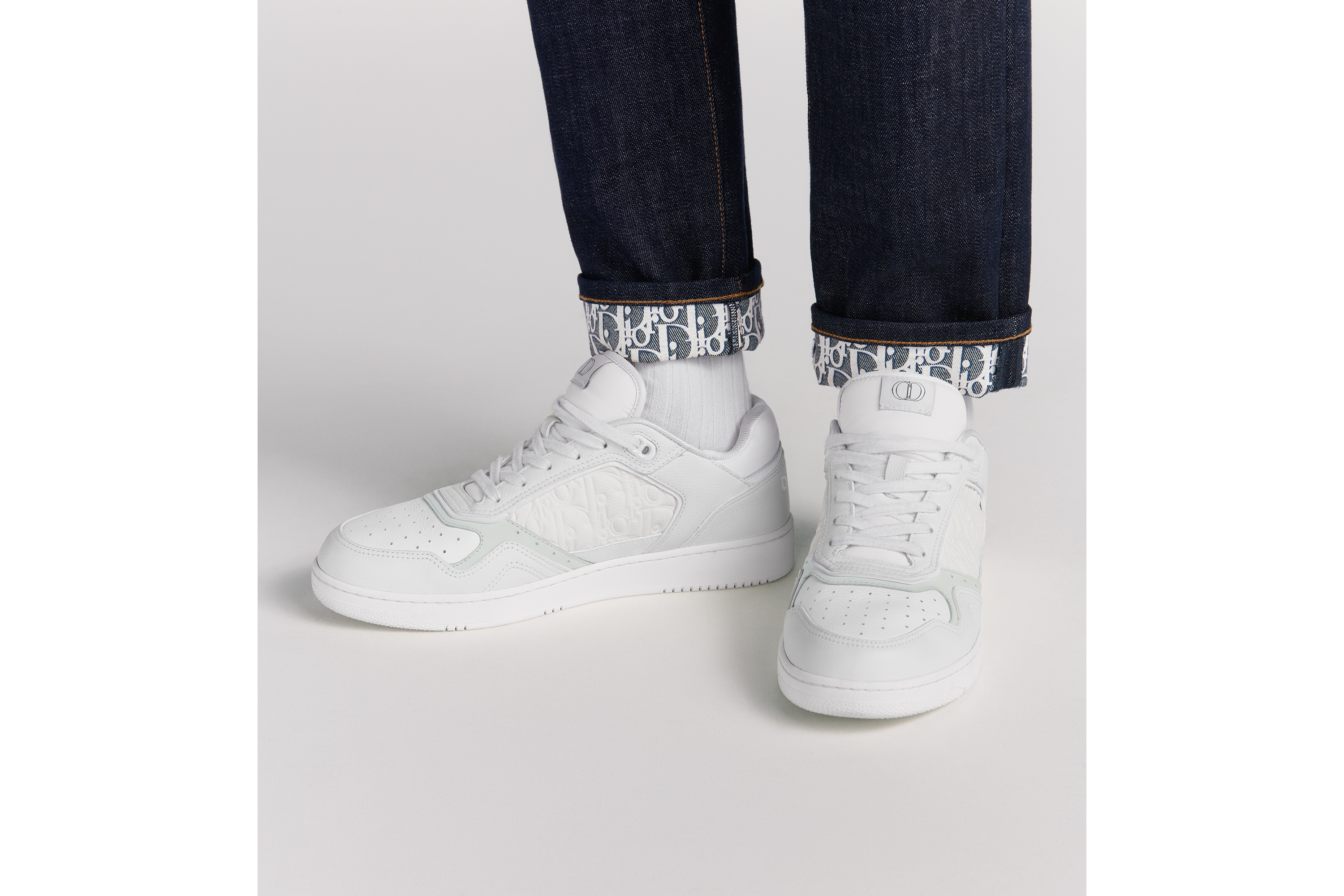 look_image_alt_prefix B27 Uptown Low Top Sneaker Genarbtes Kalbsleder in Weiß und Dior Gravity Leder in Weiß E23