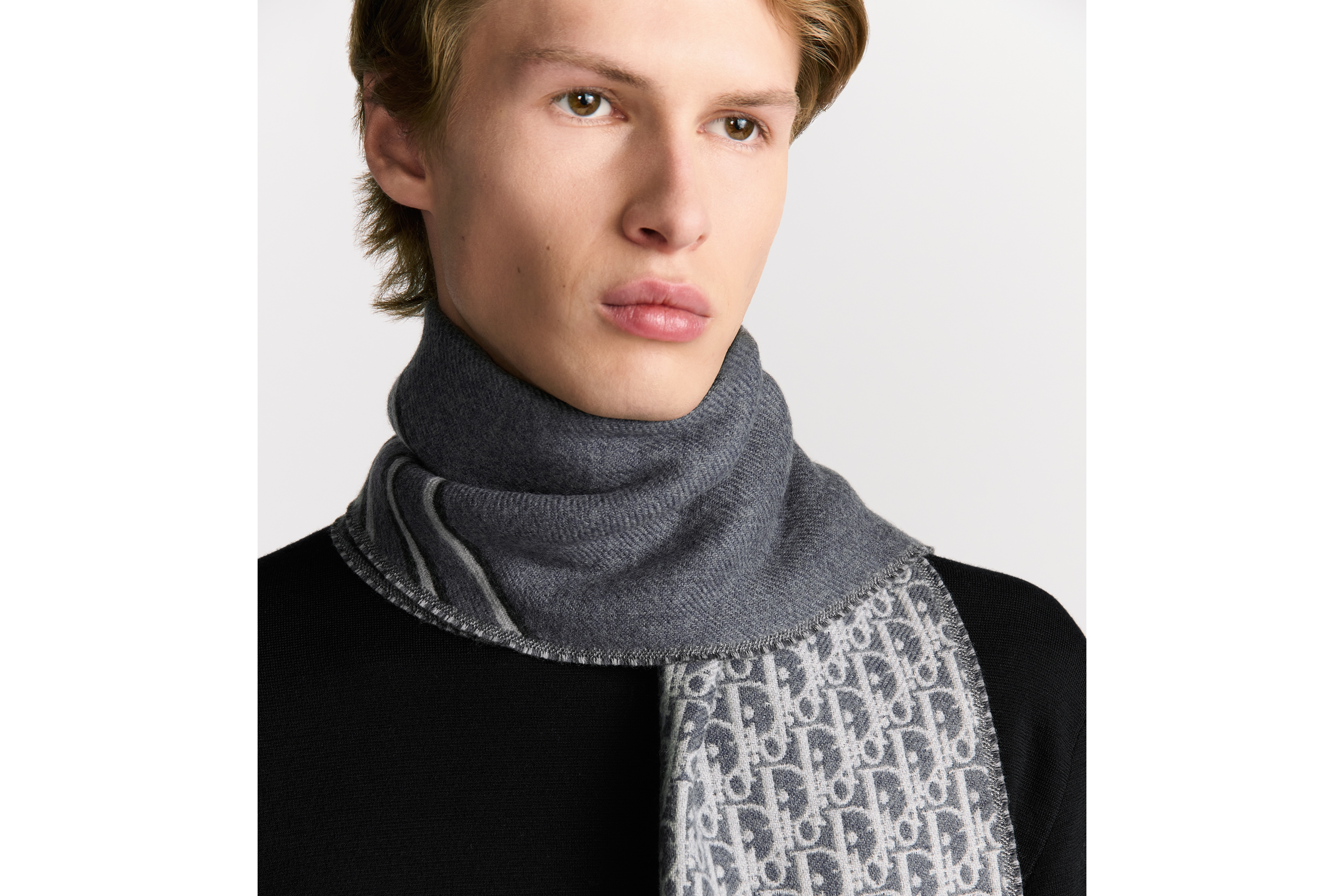 Look Dior Oblique Scarf Gray and White Wool E33