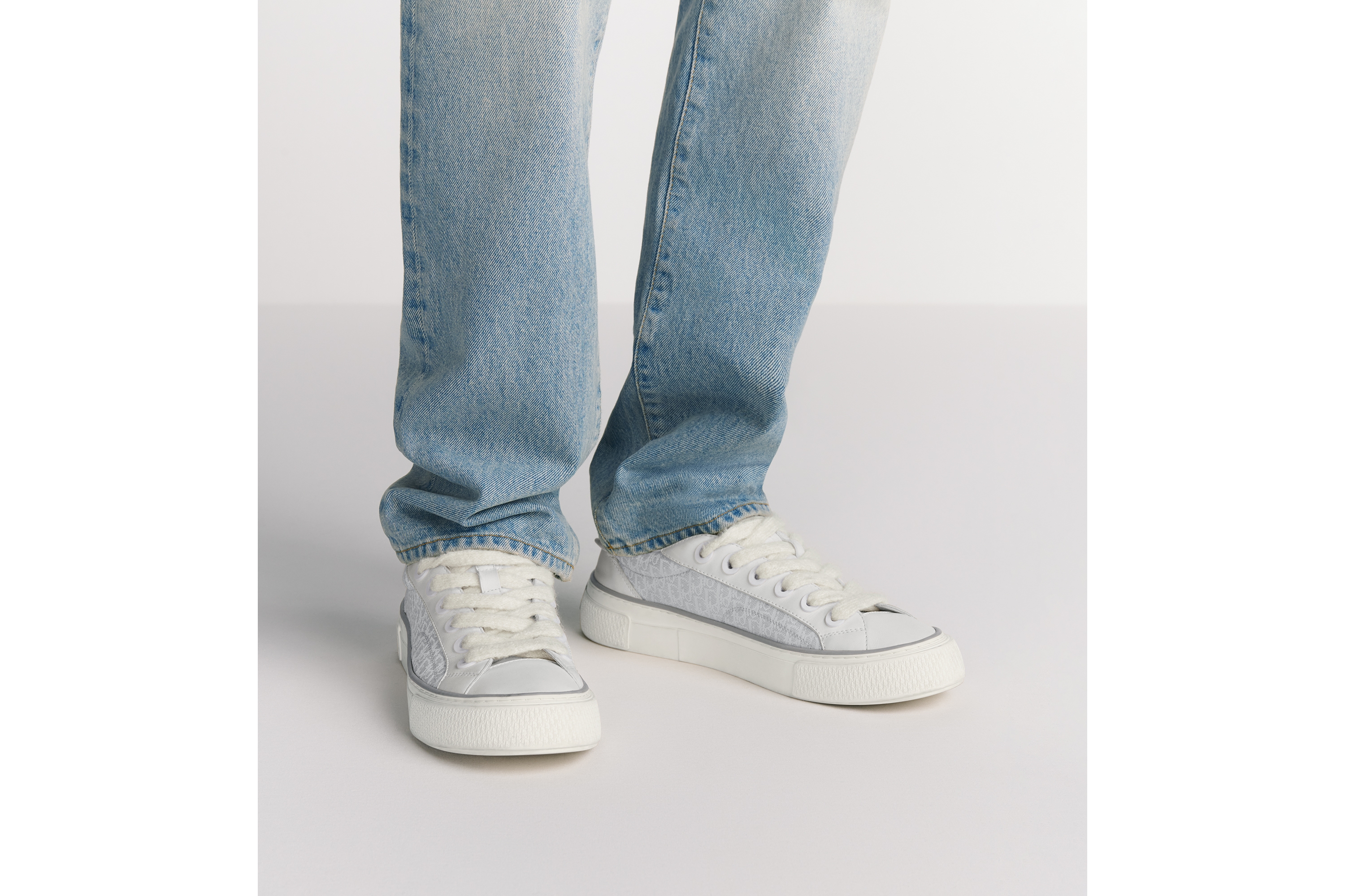 B33 Spin Sneaker