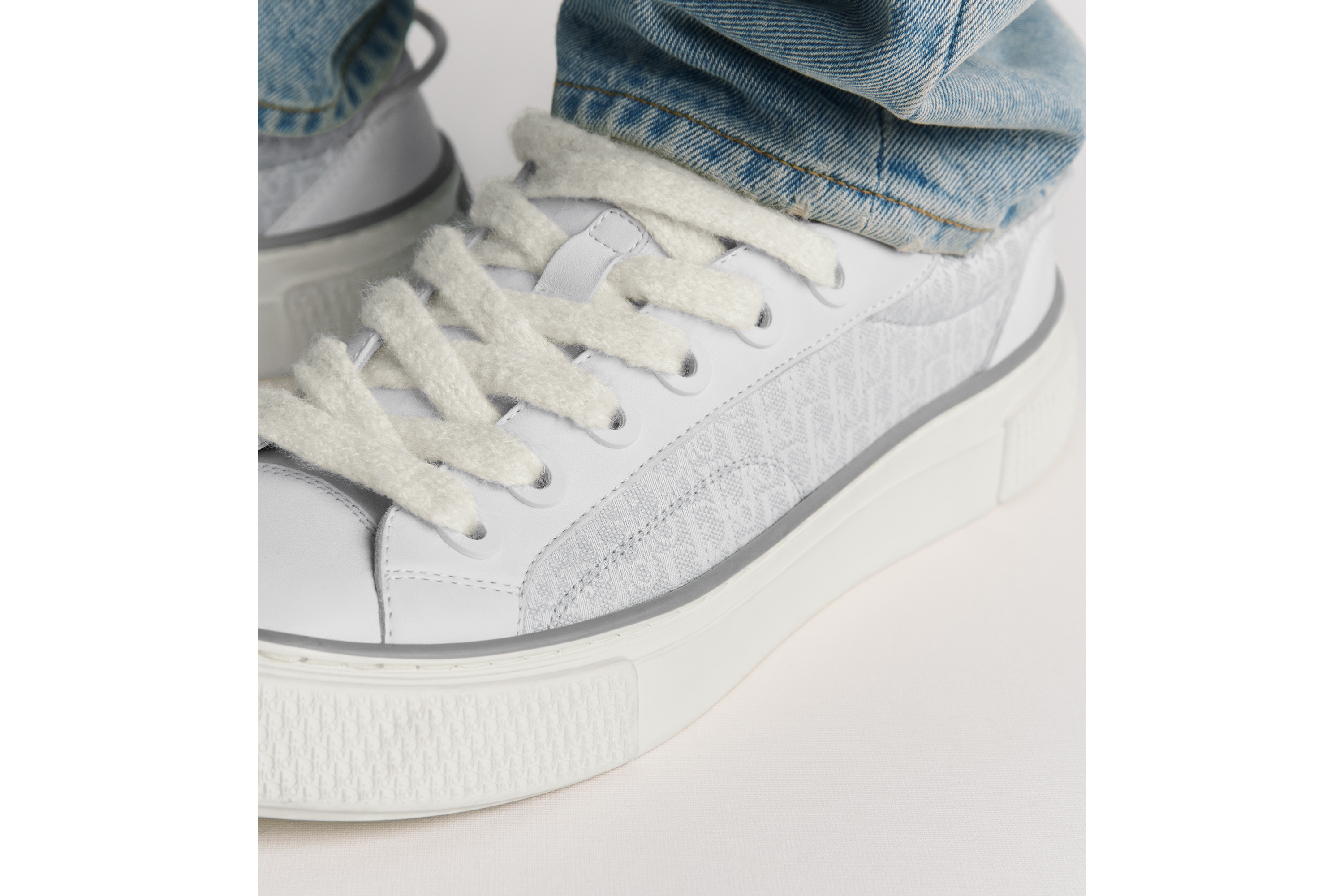 B33 Spin Sneaker