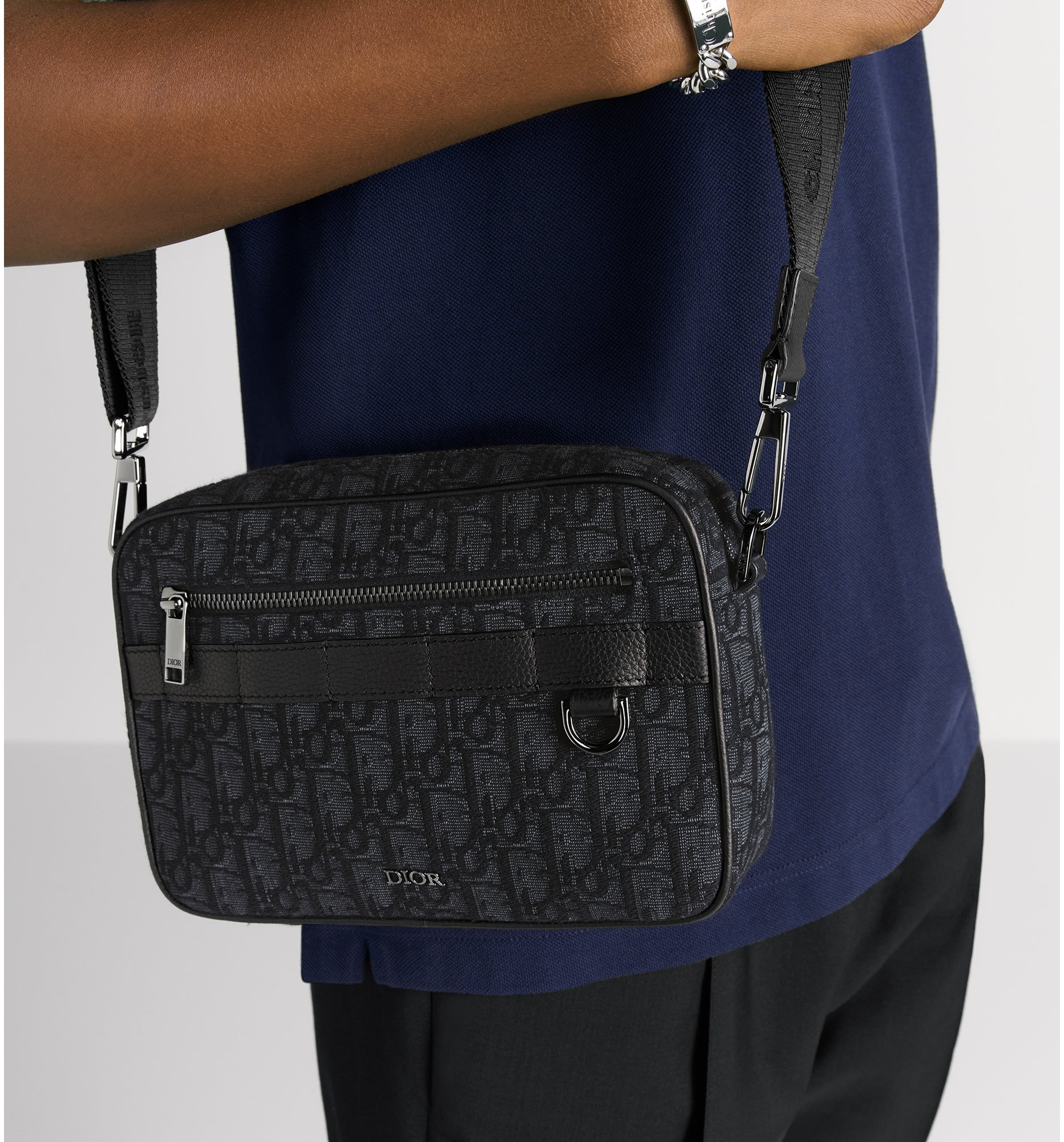 디올 스트랩이 달린 미니 사파리 백 2ESWS011YKY_H03E