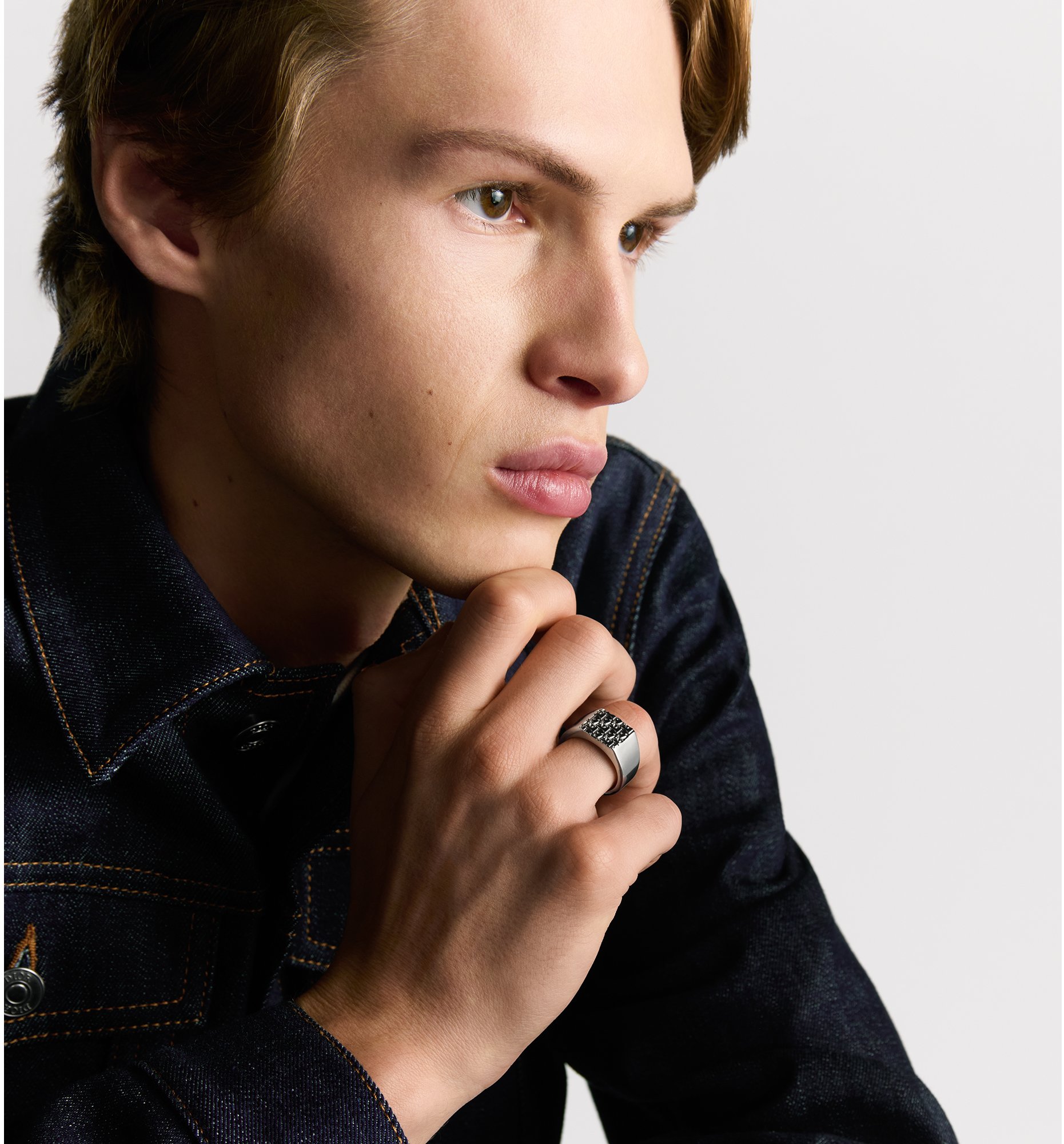 aria_look Dior Oblique Signet Ring