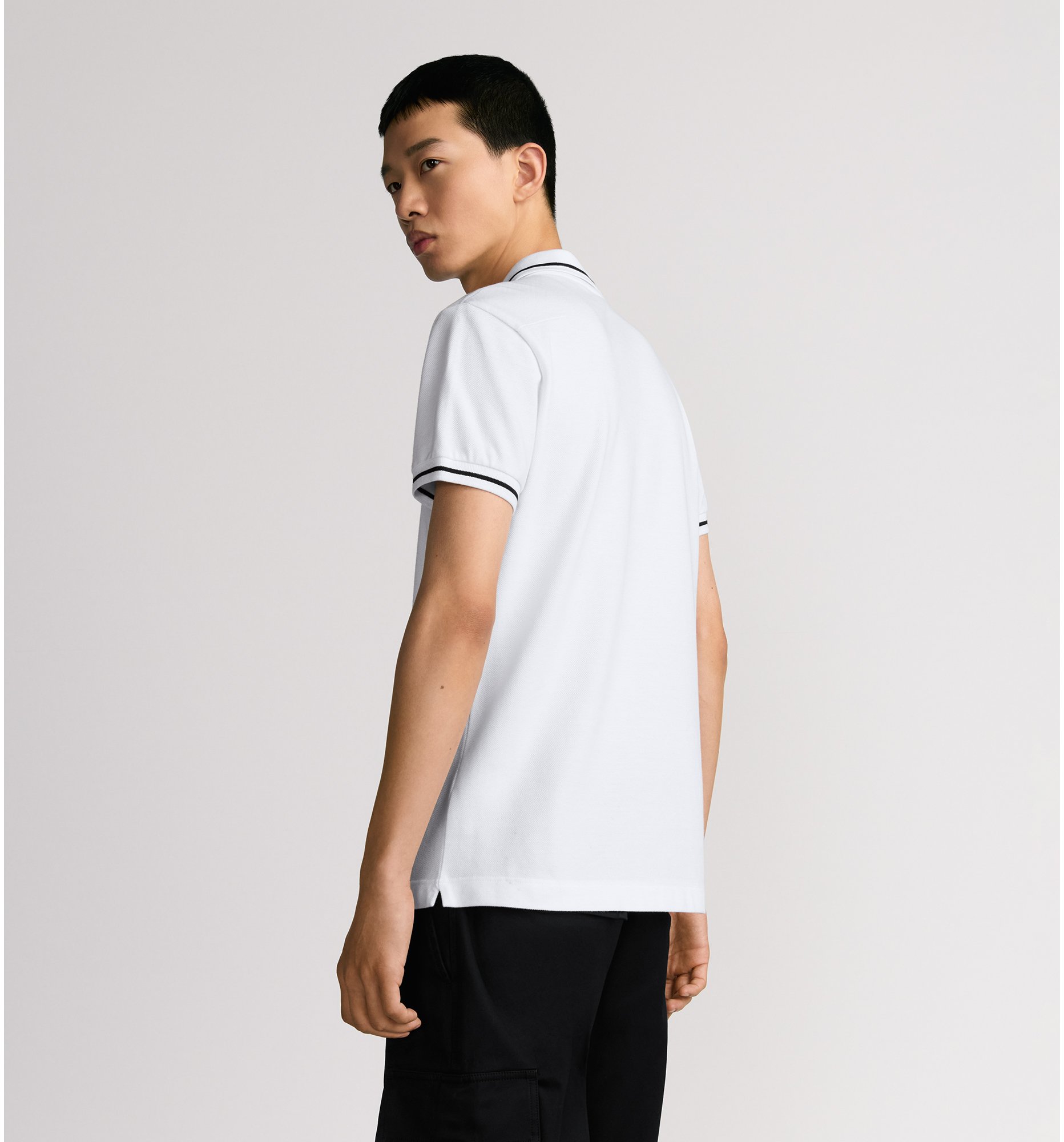 aria_look Polo Shirt with Bee Embroidery Detailed view