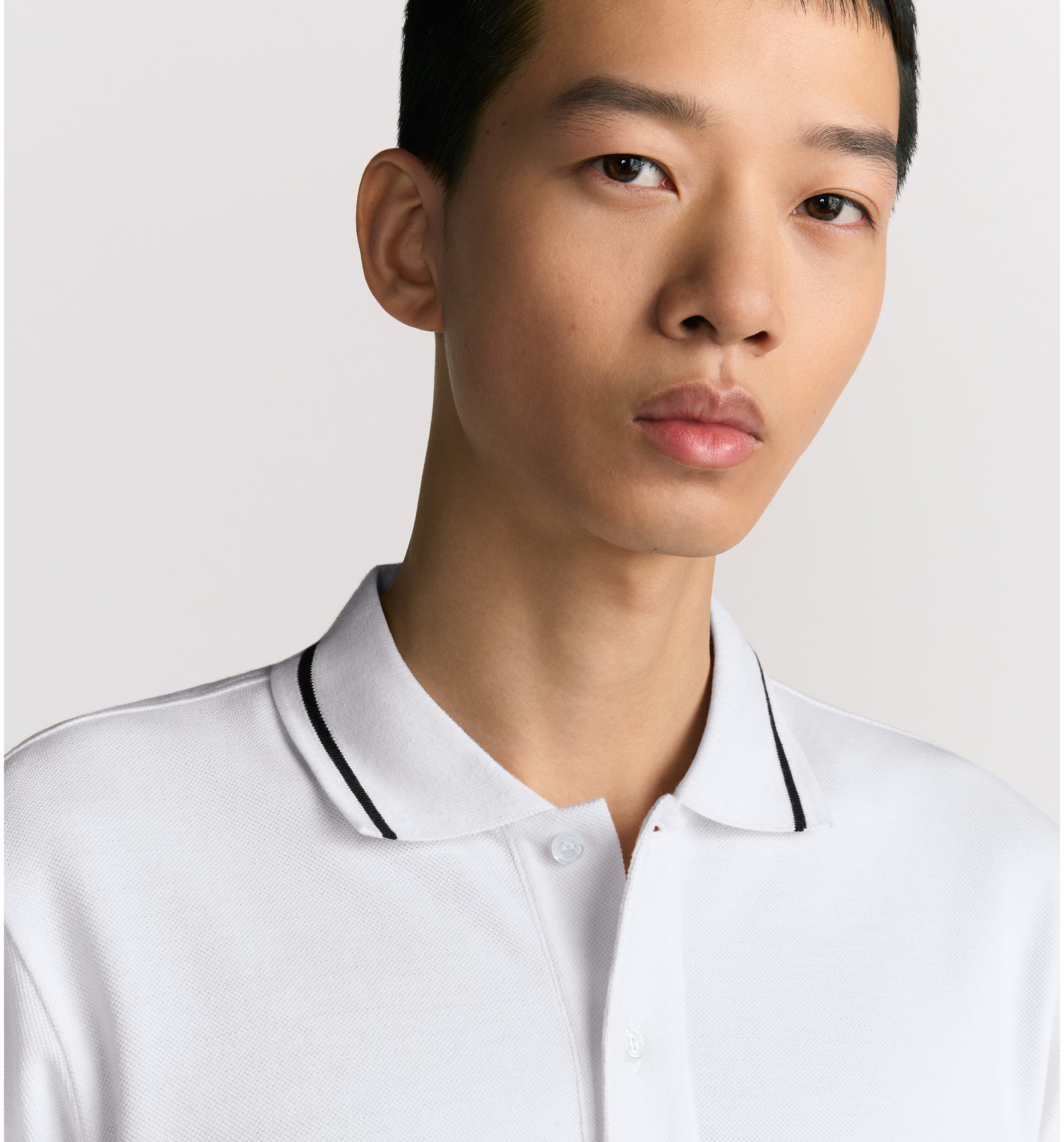 aria_look Polo Shirt with Bee Embroidery Detailed view
