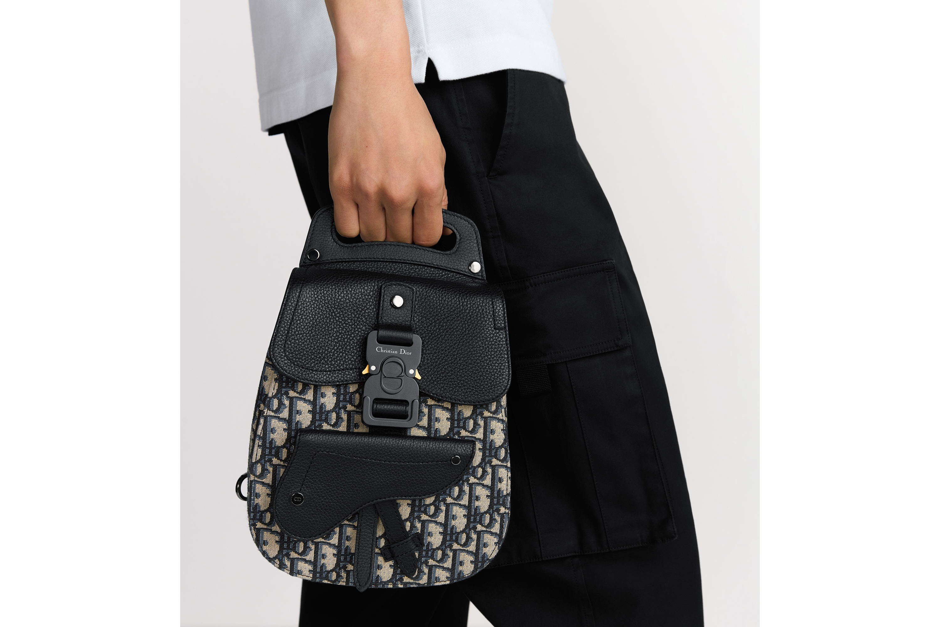 Look Slingbag Dior Gallop Toile jacquard Dior Oblique beige et noir et cuir de veau grainé noir E20