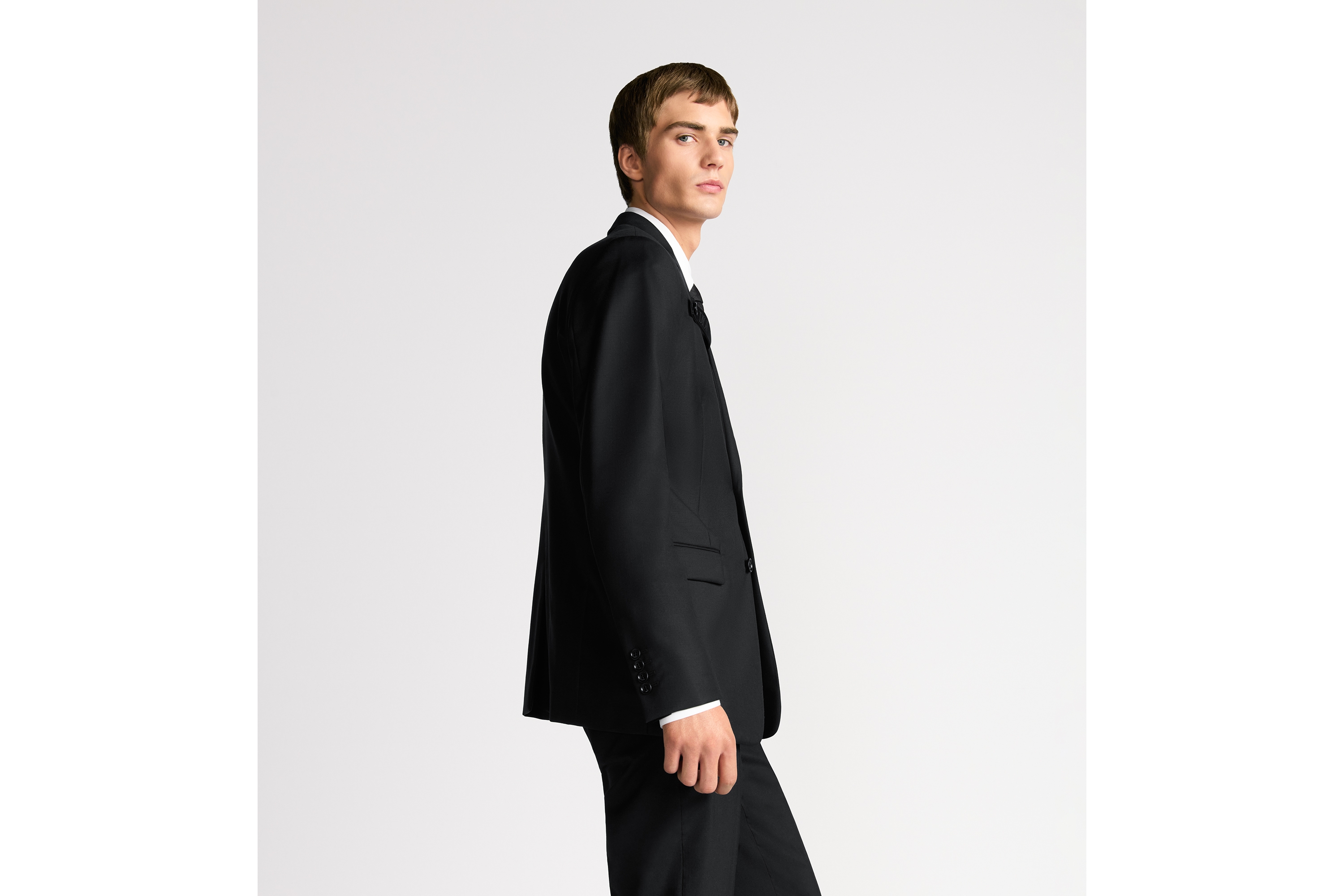 look_image_alt_prefix Jacke mit geknöpftem Riemen Schurwolltwill in Schwarz E03