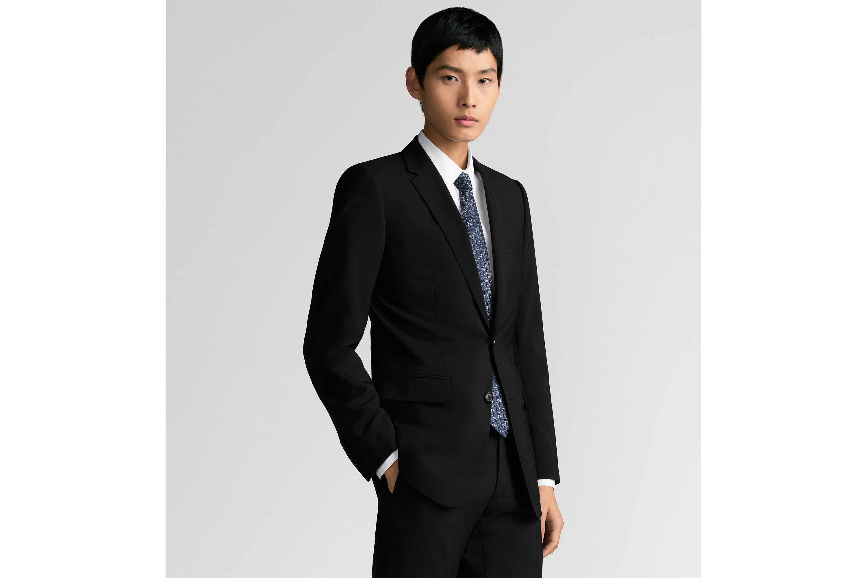 Look Cravate Dior Oblique Pixel Soie bleue, bleu marine et blanche E35