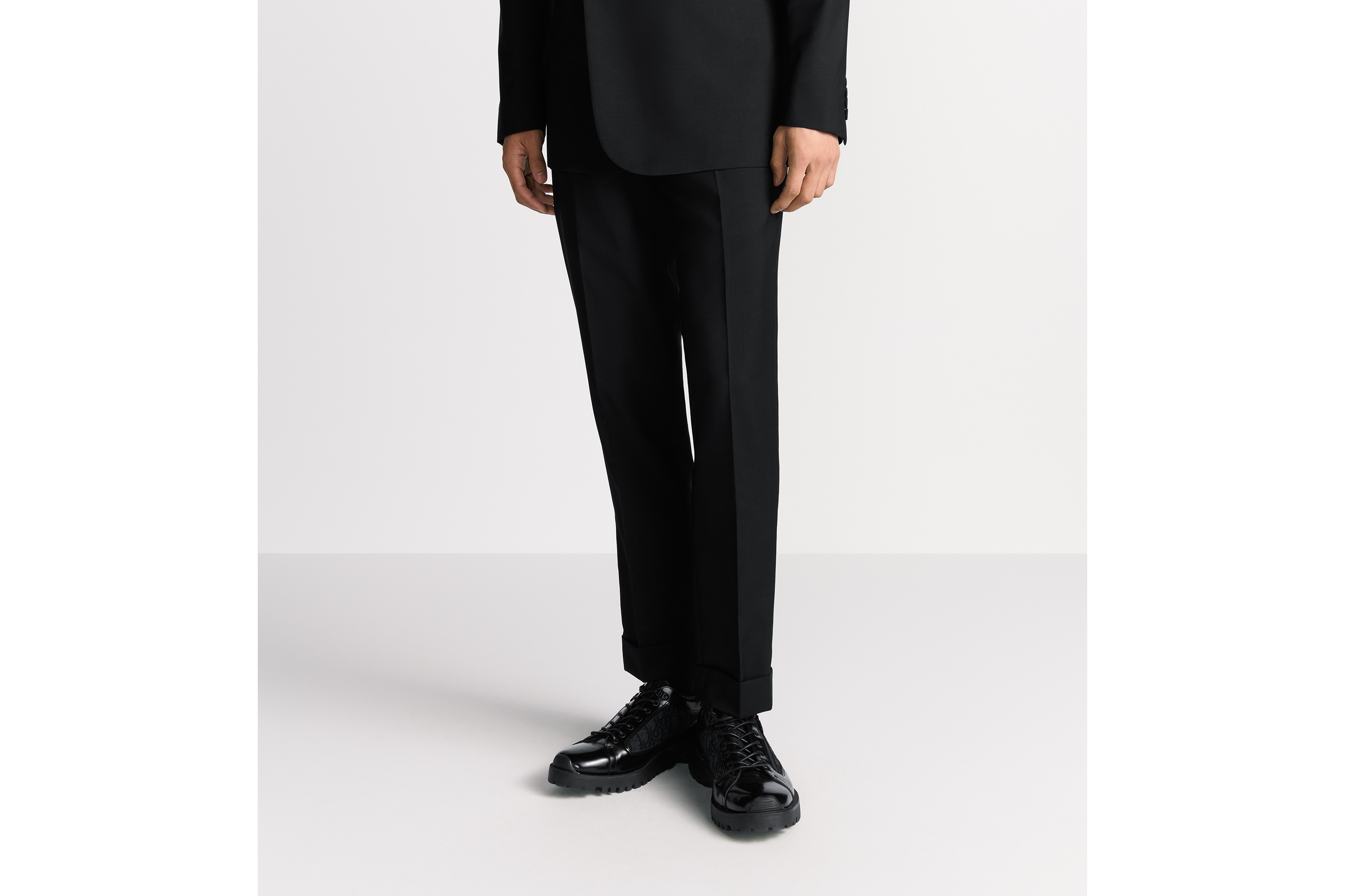 Look Pantalon chino tailoring Toile de laine vierge et mohair noirs E13