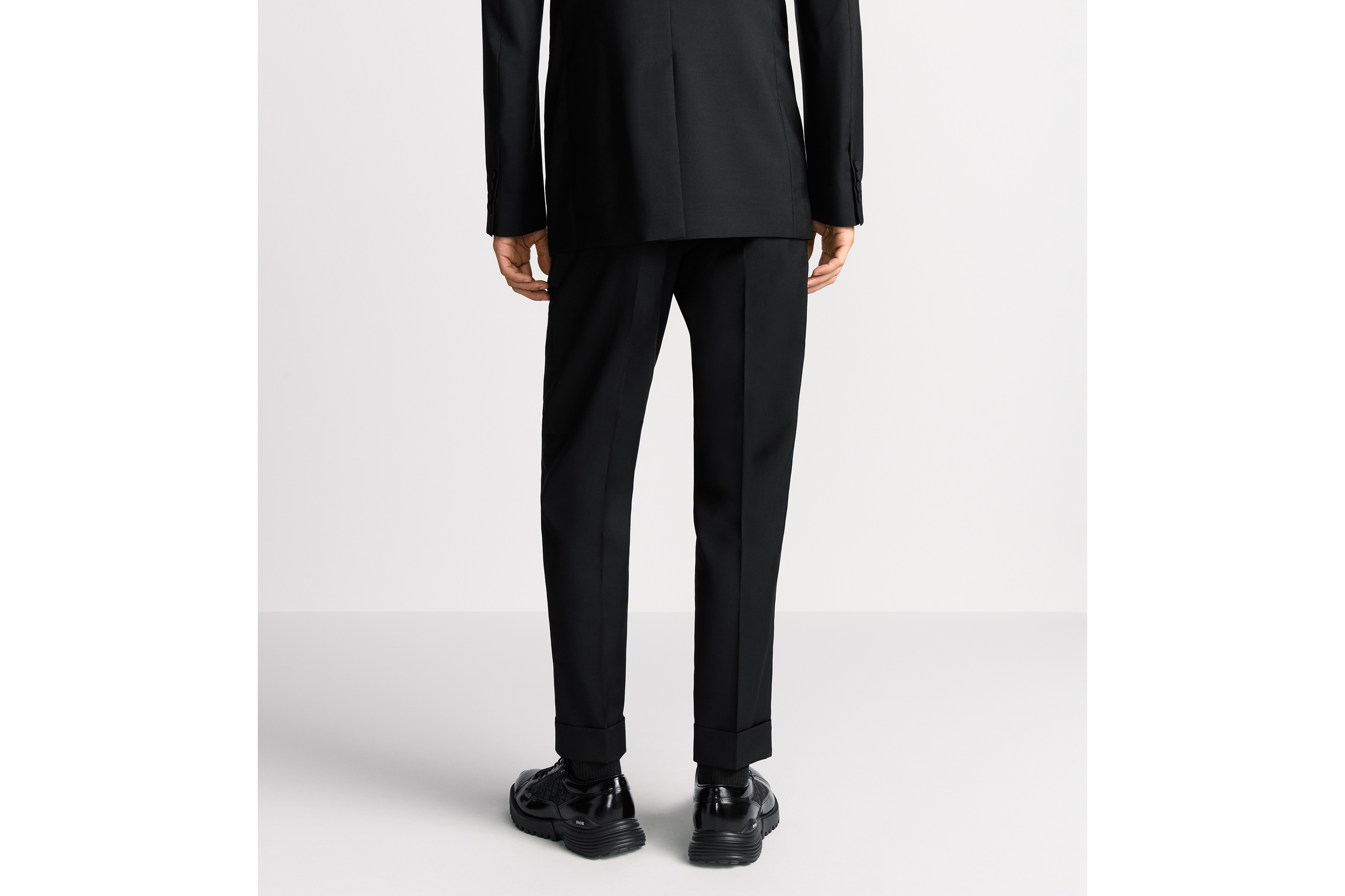 Look Pantalon chino tailoring Toile de laine vierge et mohair noirs E15