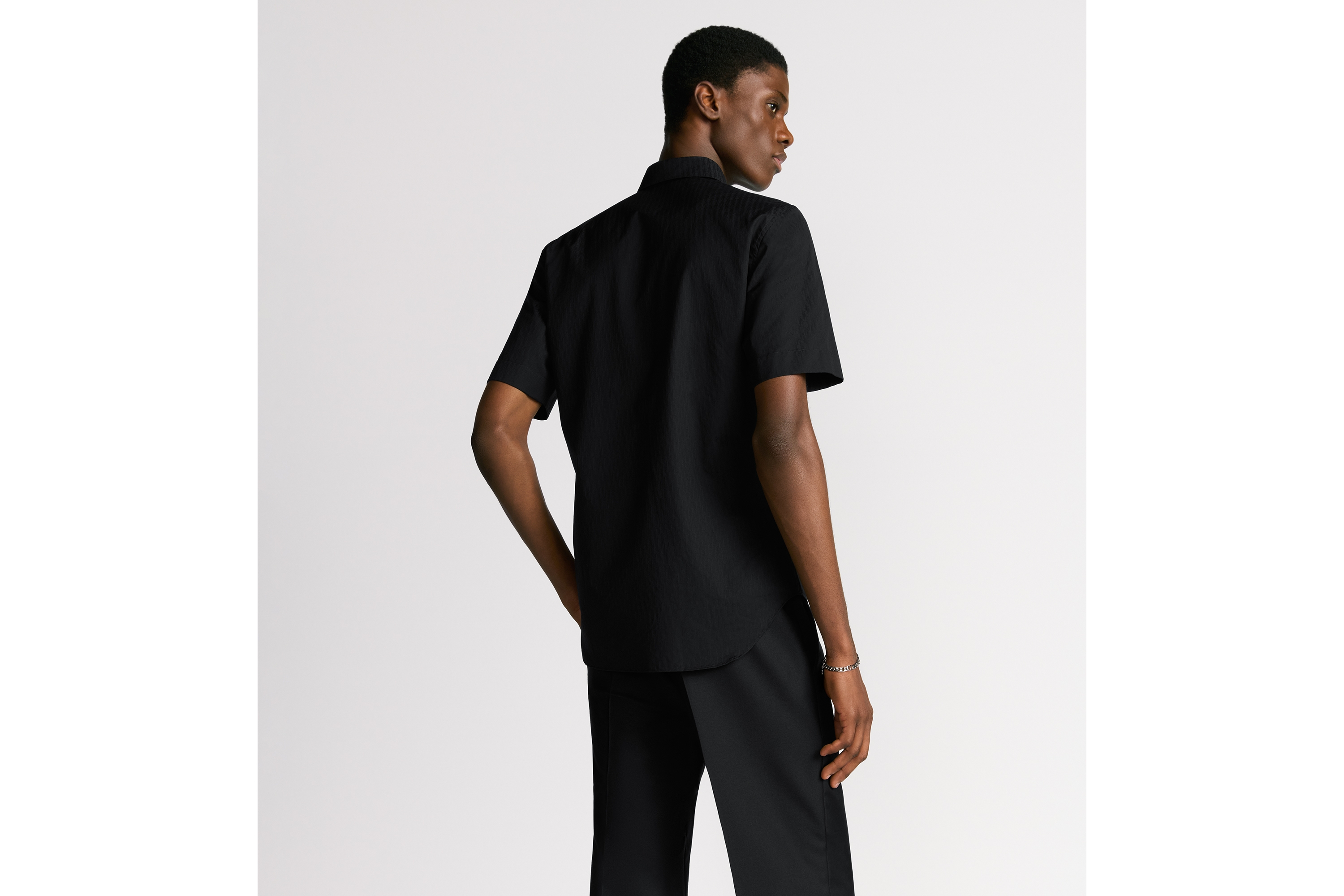 Look Chemise Dior Oblique à manches courtes Jacquard de coton noir E09