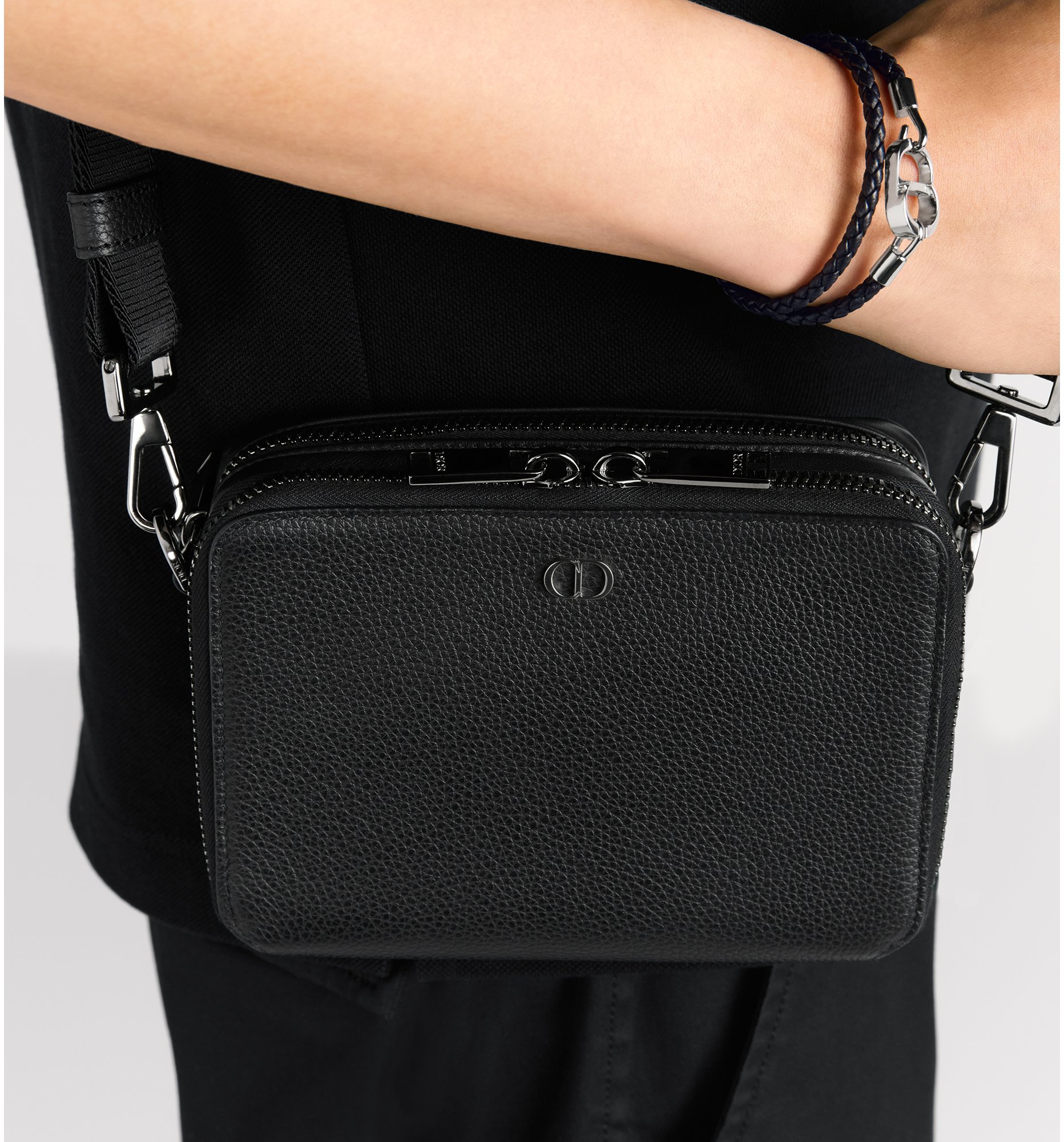 디올 스트랩이 달린 CD 아이콘 지퍼 파우치 2ESBC119CDI_H00N