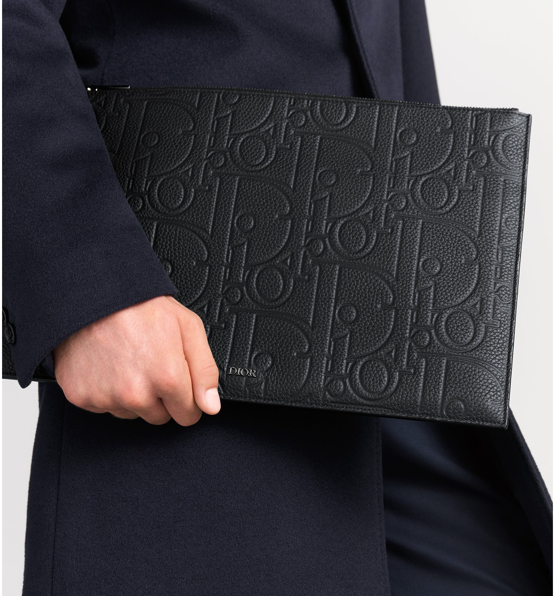 디올 A4 파우치 2ESCA549LLG_H00N