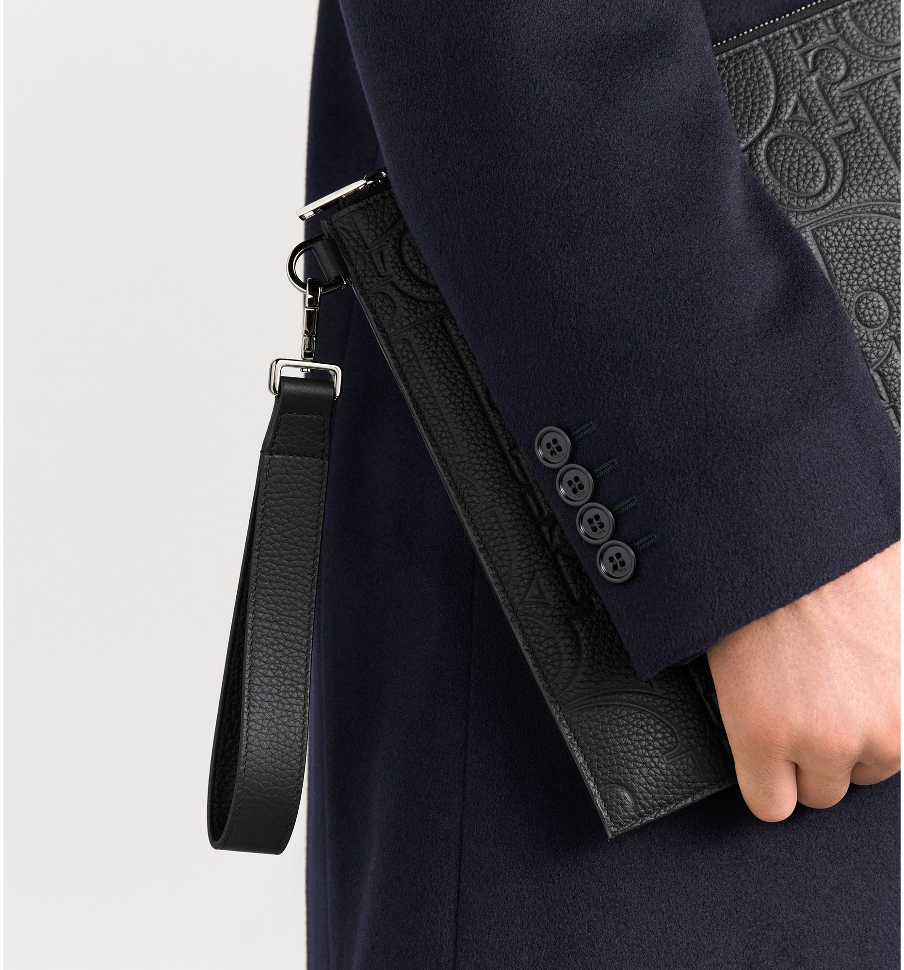 디올 A4 파우치 2ESCA549LLG_H00N