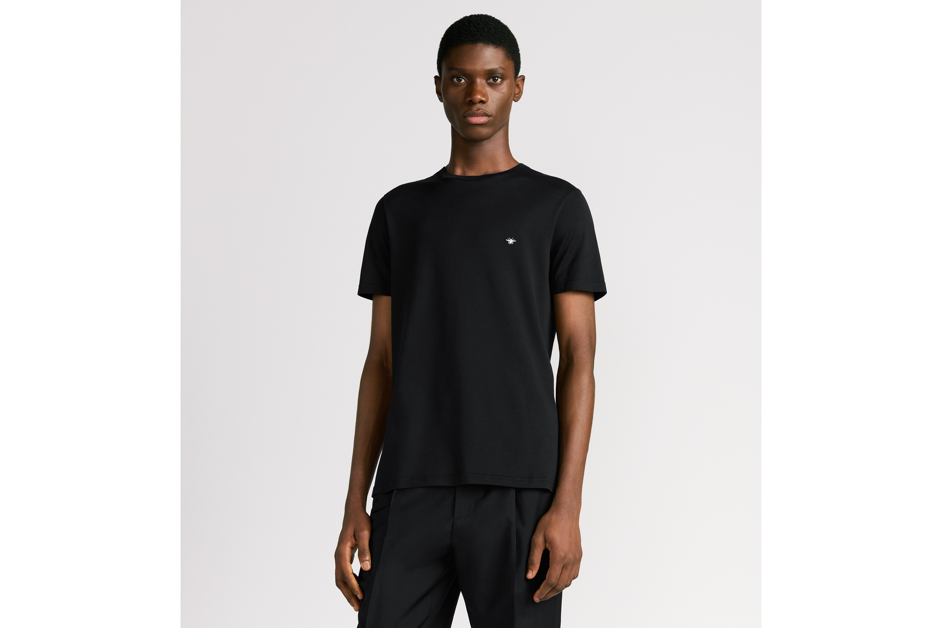 look_image_alt_prefix Camiseta con bordado de abeja Punto de algodón negro E07