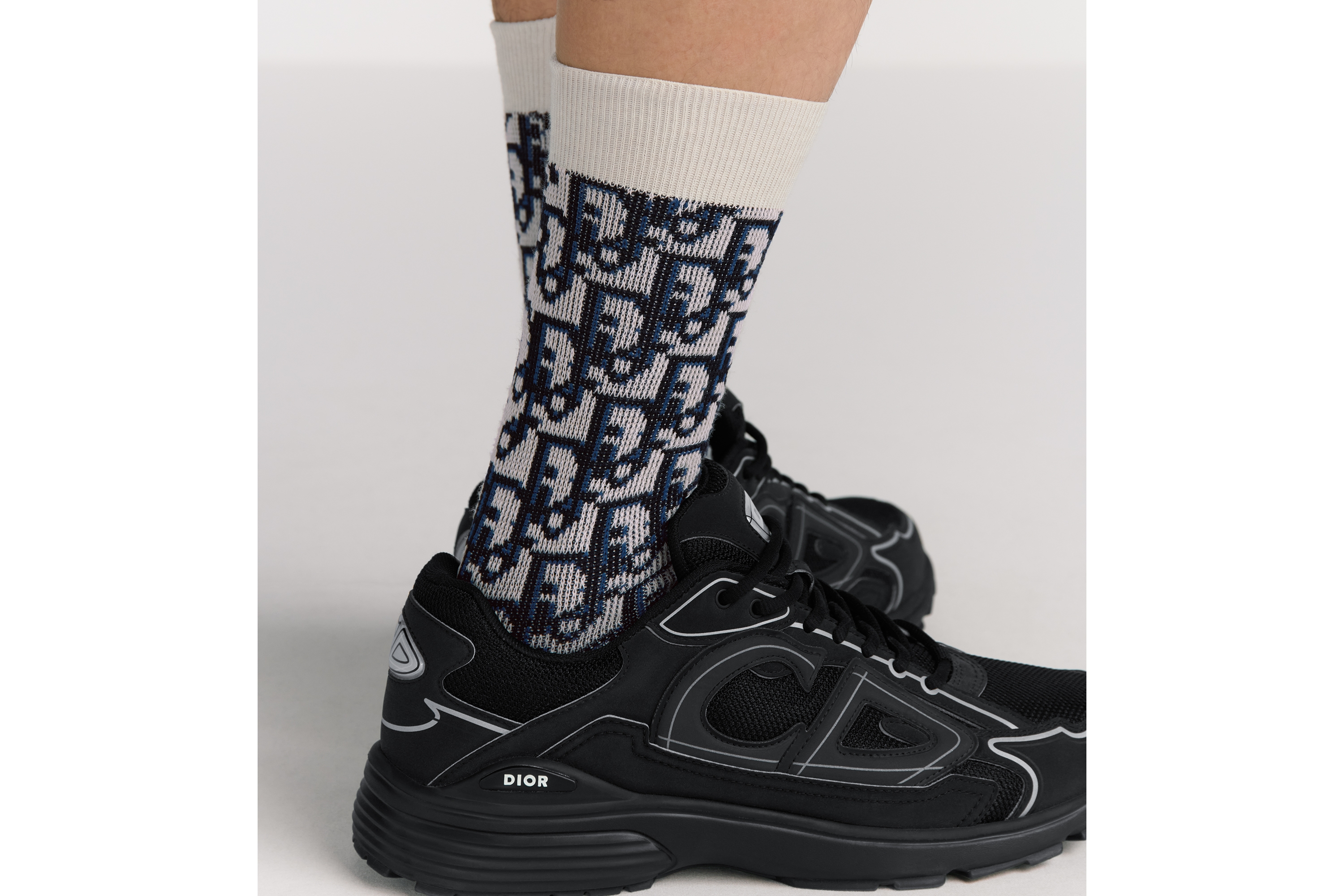 Look Chaussettes Dior Oblique Jacquard de coton stretch bleu marine et noir E32