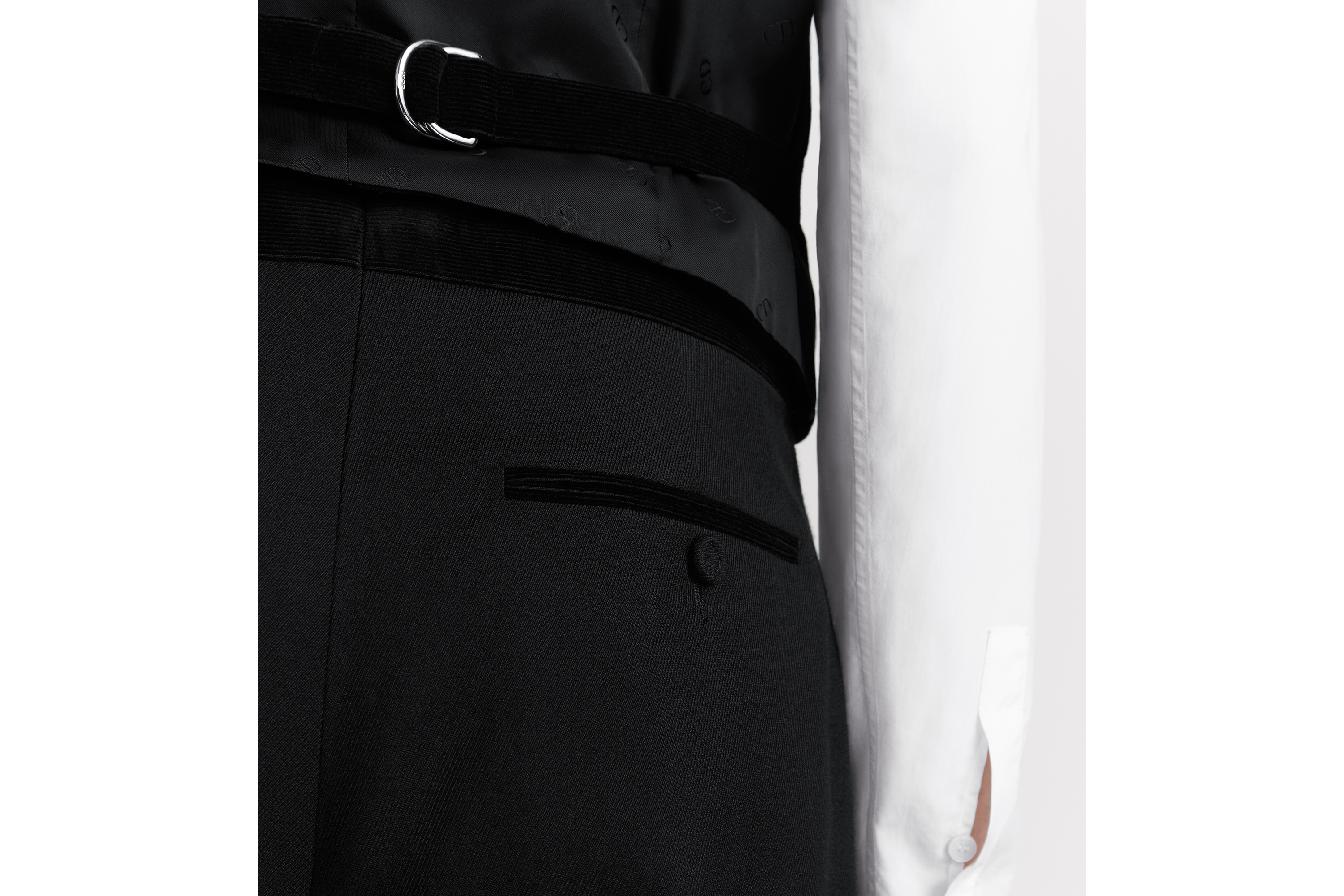 look_image_alt_prefix Hose mit Corddetails Whipcord aus Wolle in Schwarz E16